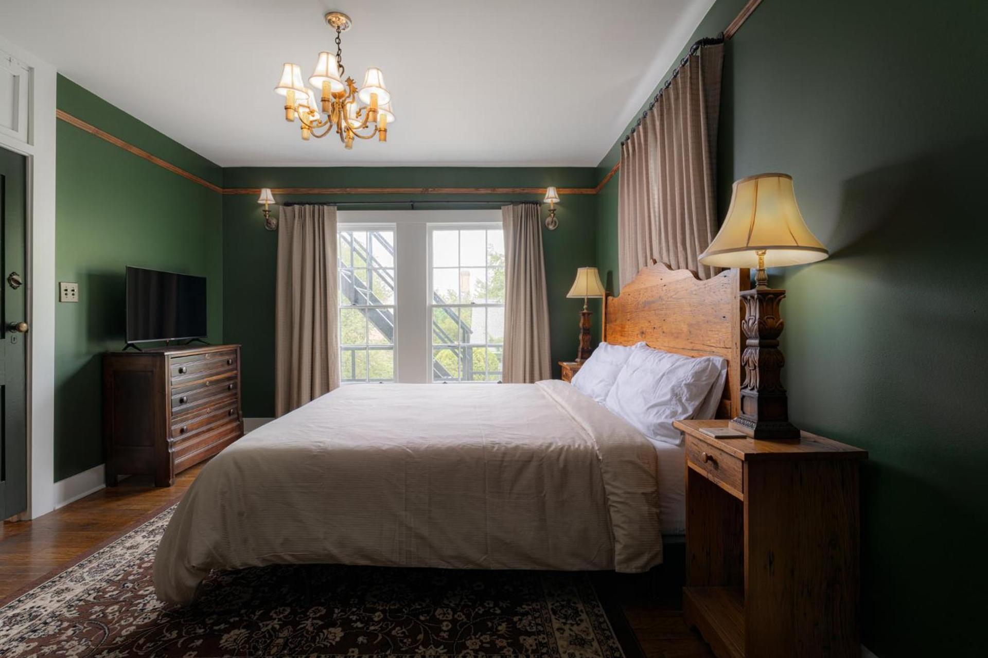 The NuWray Hotel & Carriage House photo 43