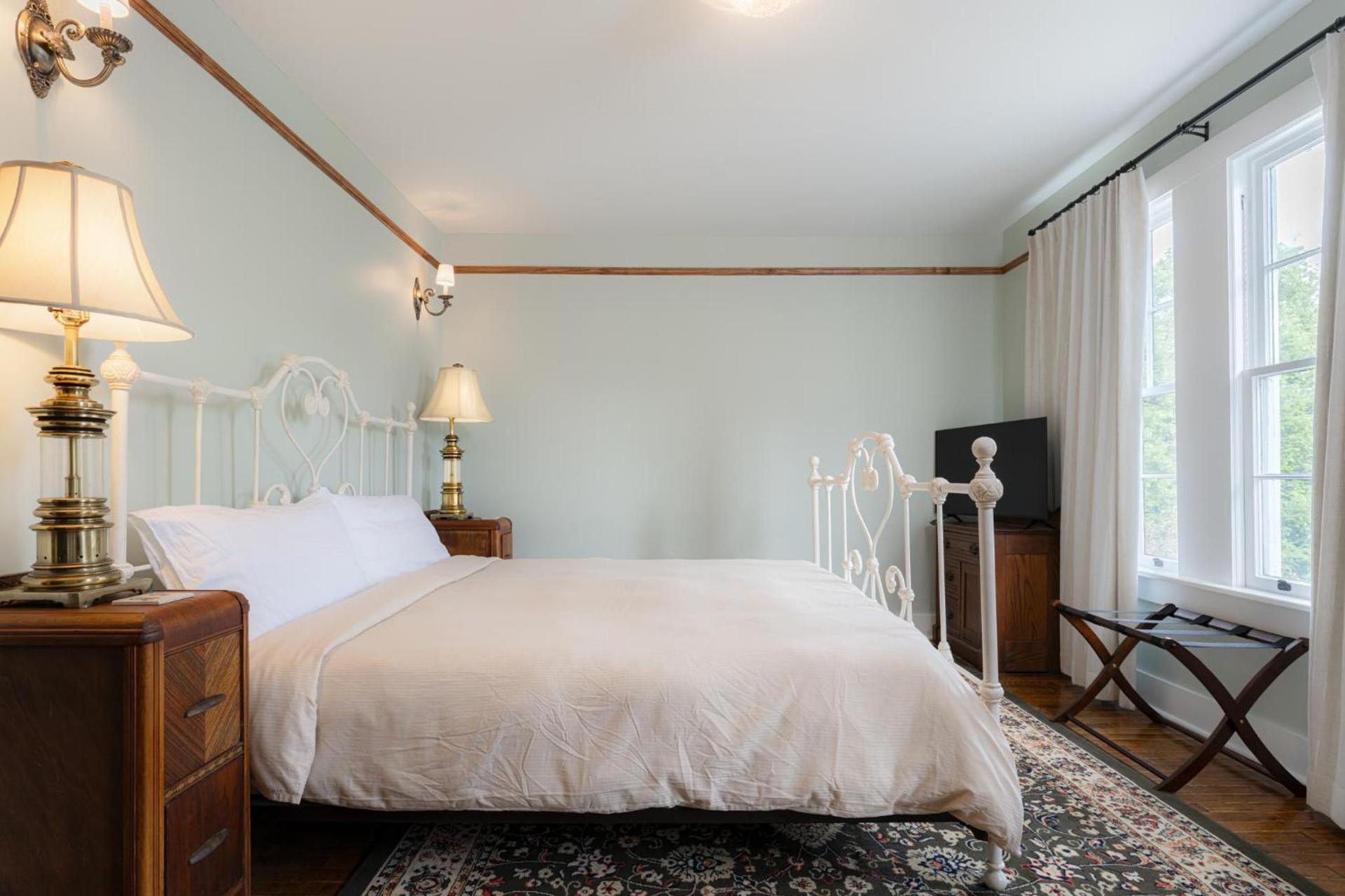 The NuWray Hotel & Carriage House photo 41