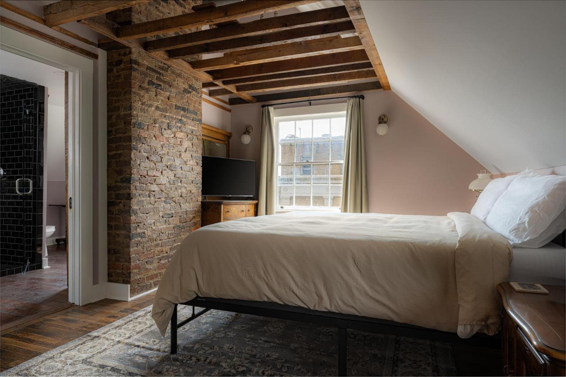 The NuWray Hotel & Carriage House photo 36
