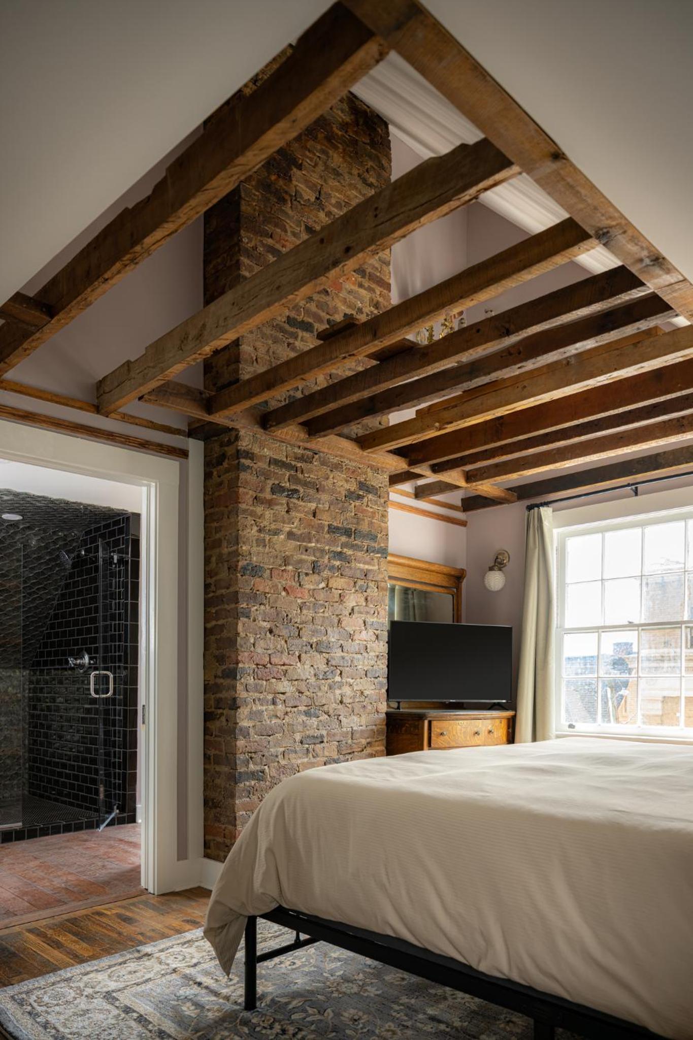 The NuWray Hotel & Carriage House photo 37