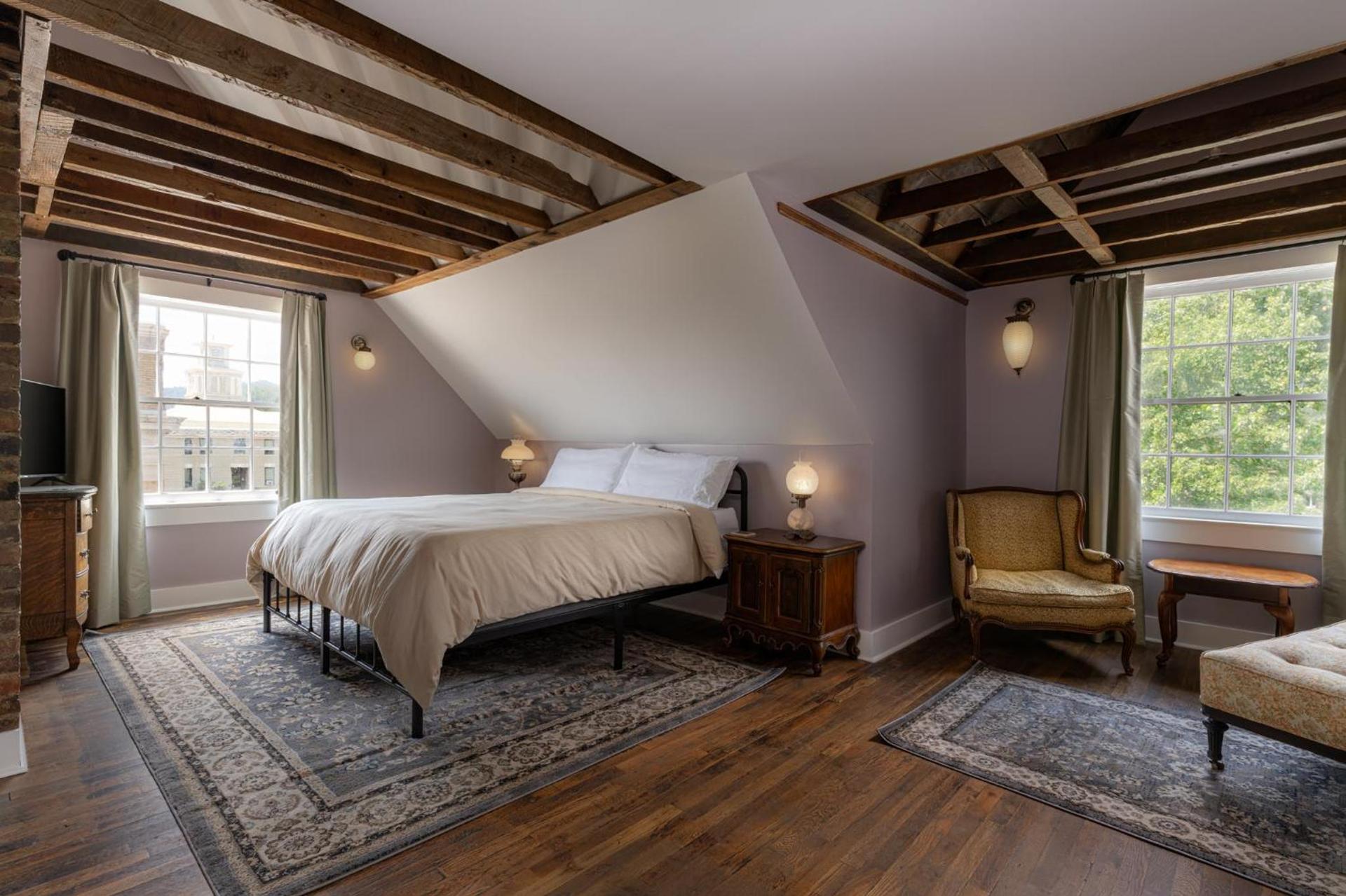 The NuWray Hotel & Carriage House photo 39