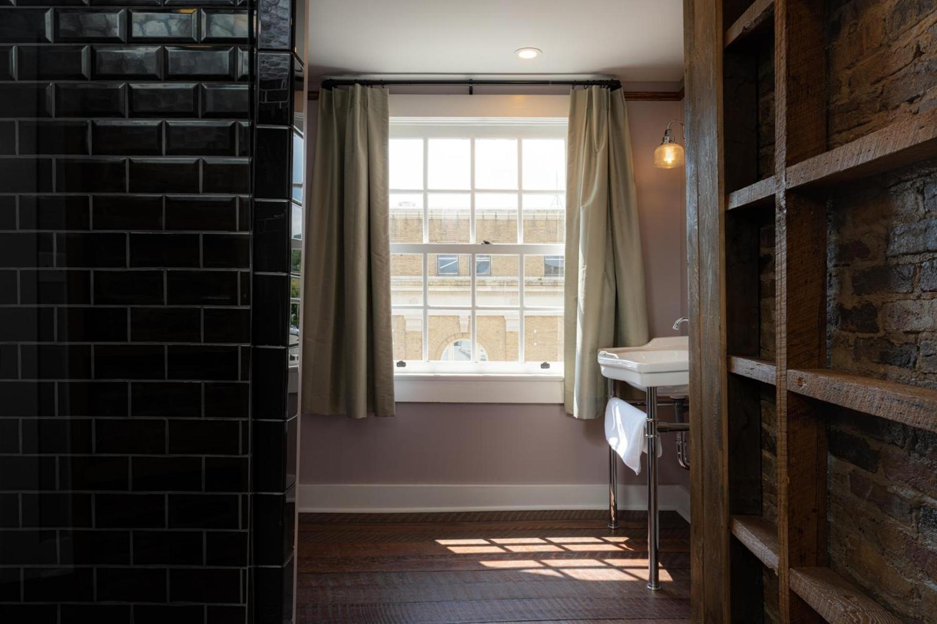 The NuWray Hotel & Carriage House photo 40
