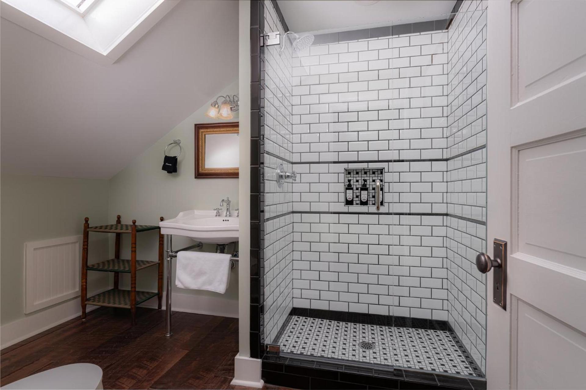 The NuWray Hotel & Carriage House photo 22