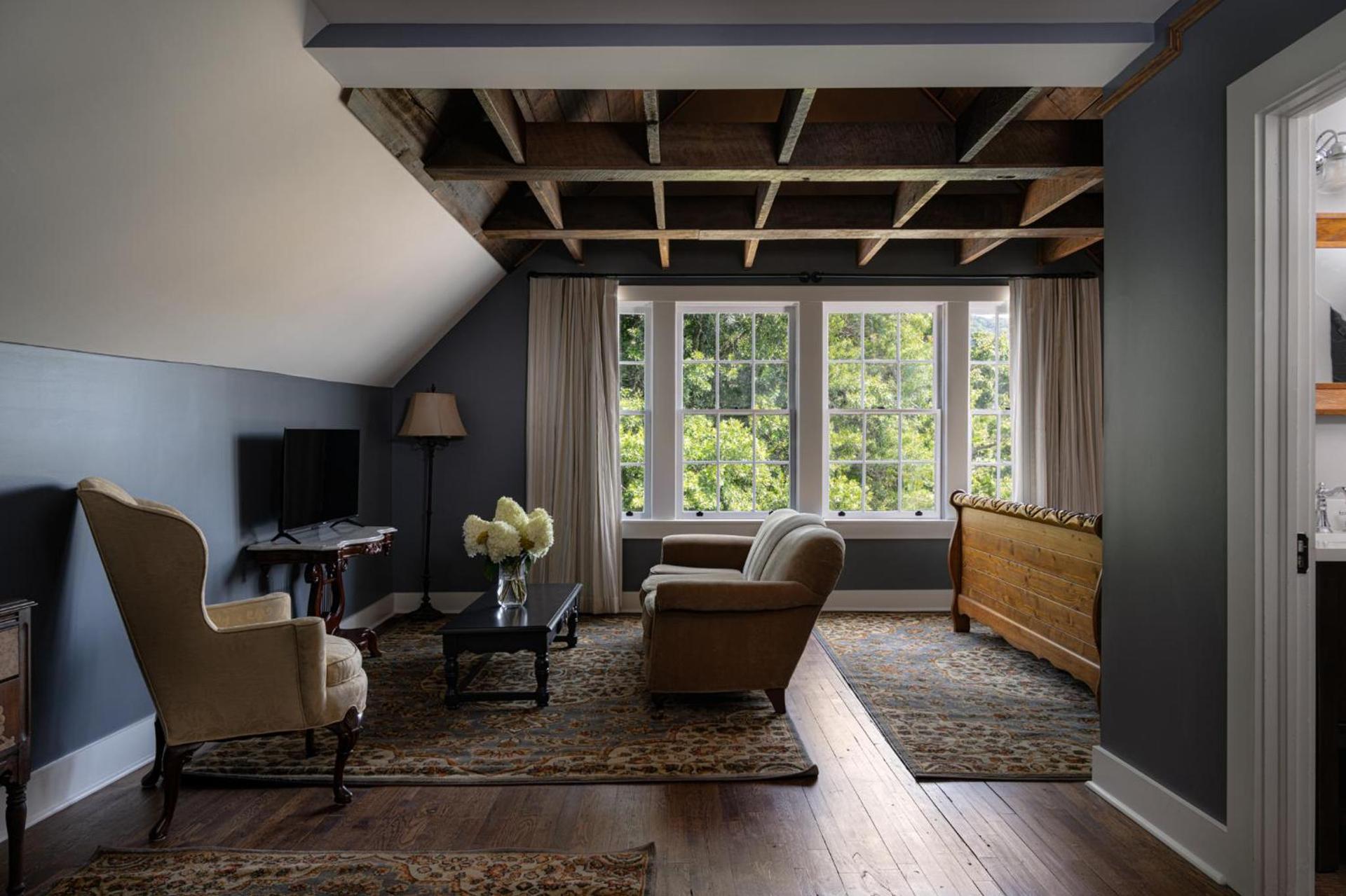 The NuWray Hotel & Carriage House photo 15