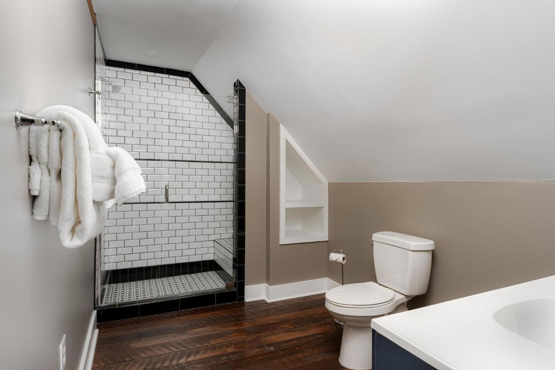 The NuWray Hotel & Carriage House photo 14