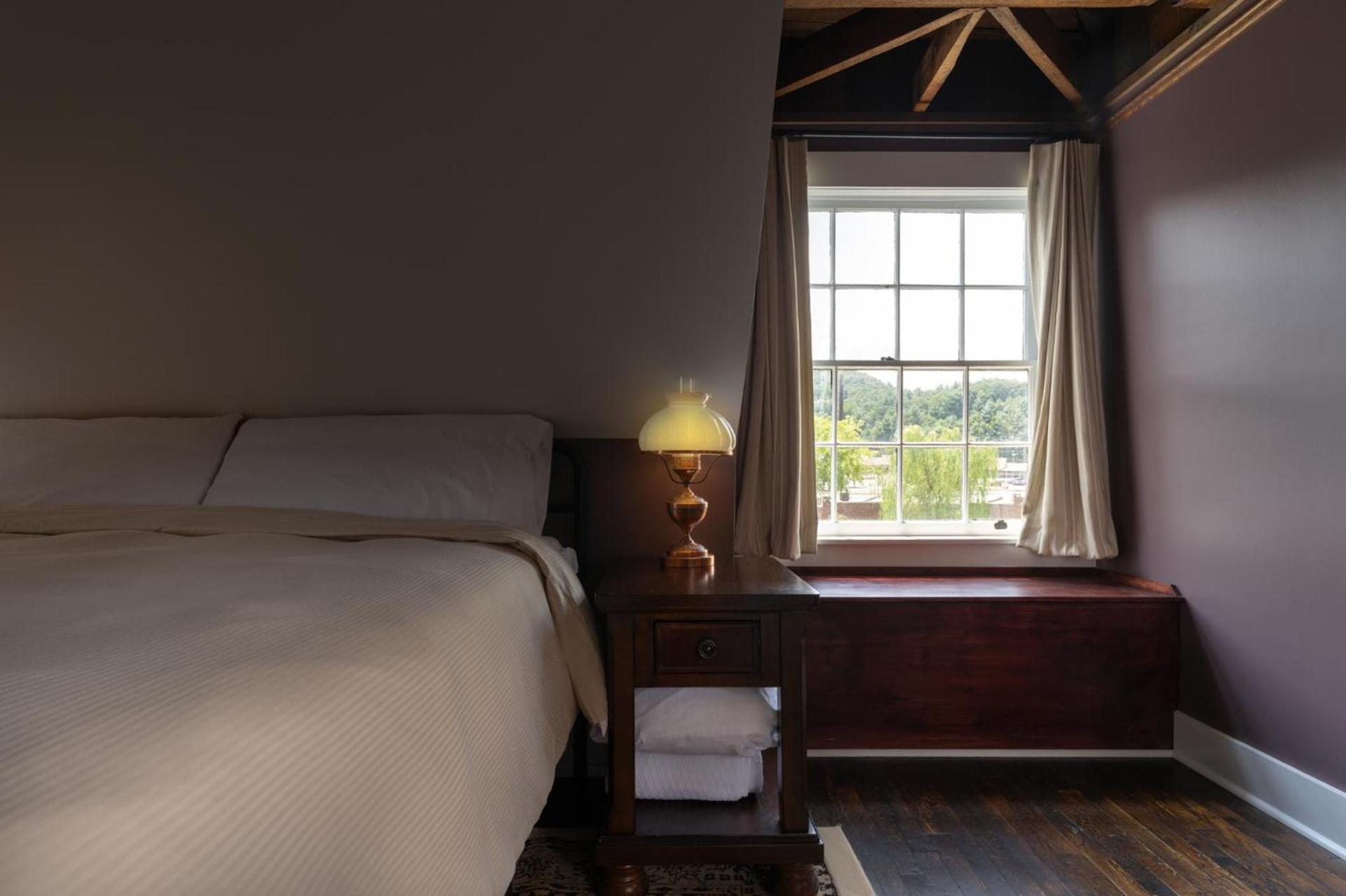 The NuWray Hotel & Carriage House photo 7
