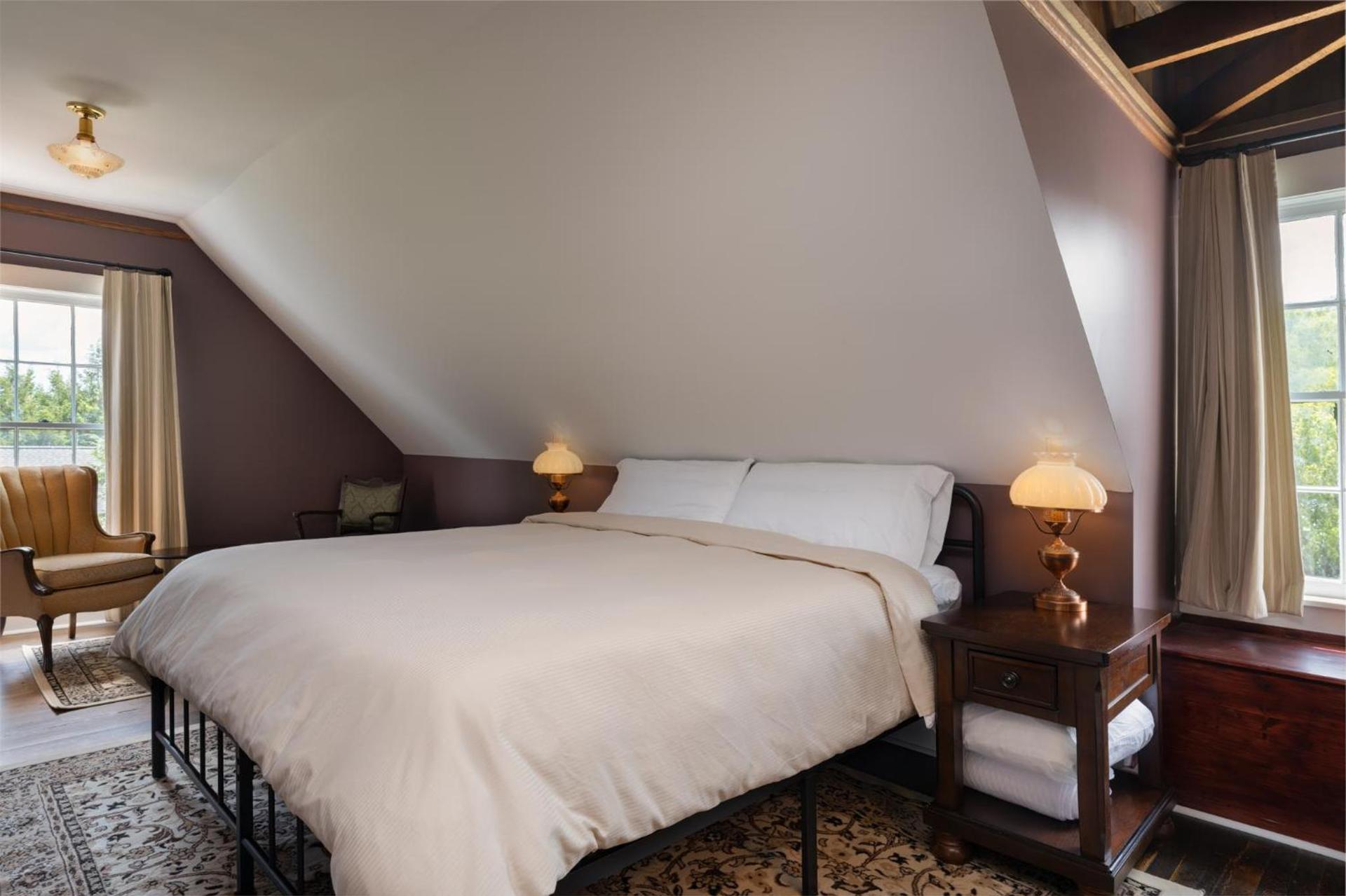 The NuWray Hotel & Carriage House photo 8