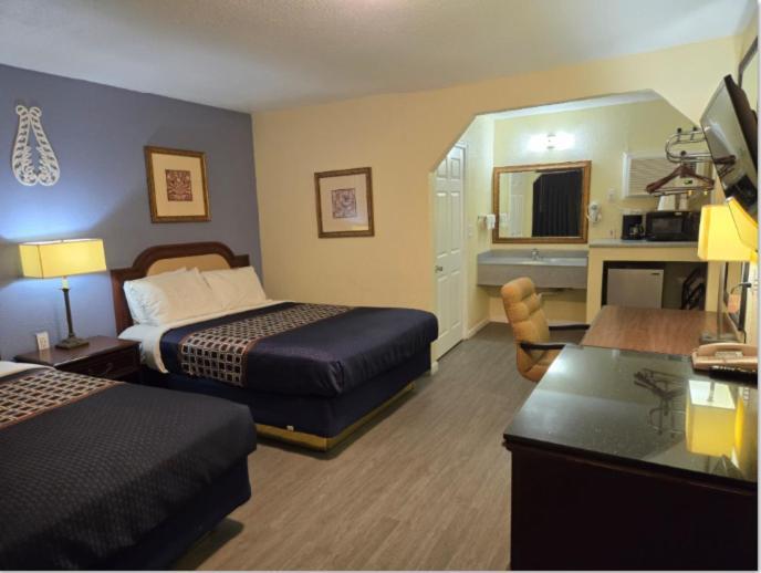 Rodeway Inn & Suites Blythe I-10 photo 54