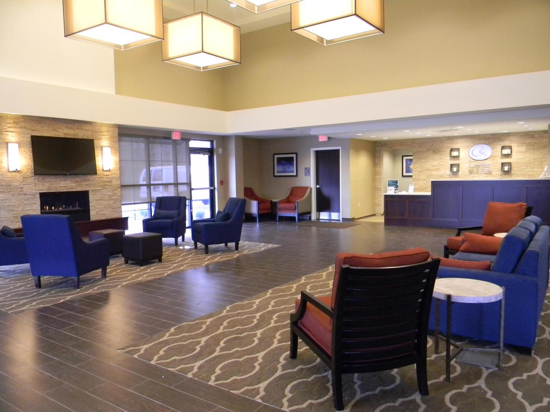 Comfort Suites-Youngstown North photo 35