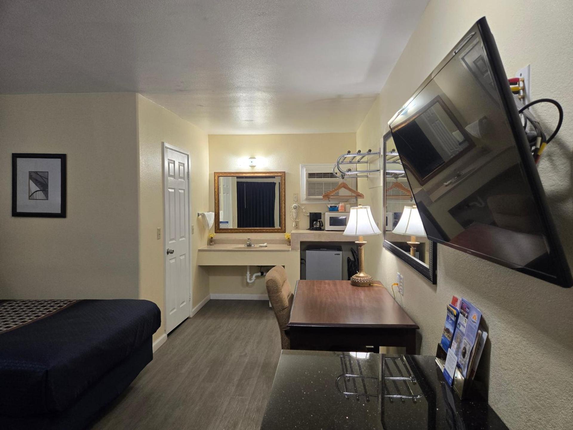 Rodeway Inn & Suites Blythe I-10 photo 55