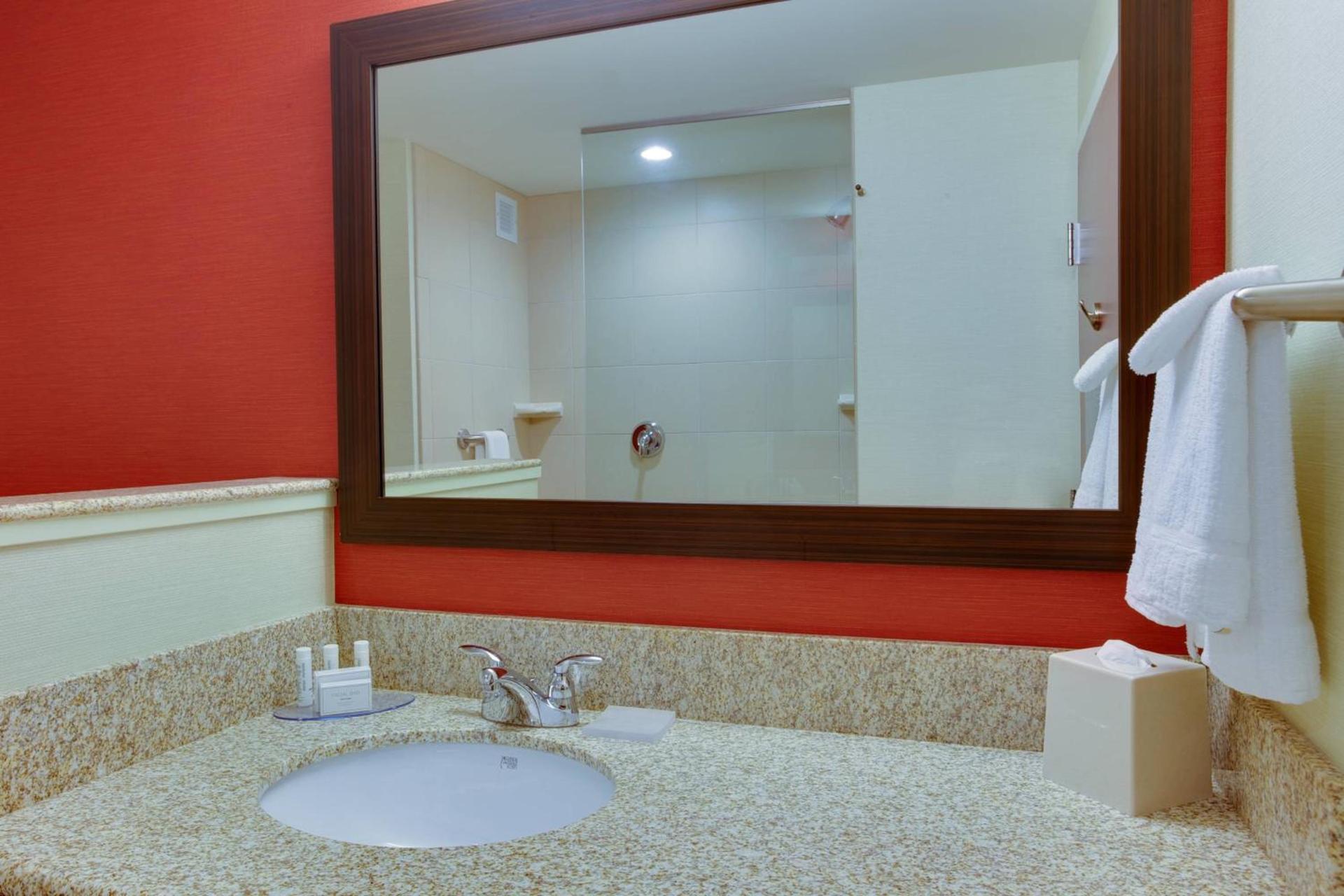 Courtyard by Marriott Pittsburgh North/Cranberry Woods photo 11