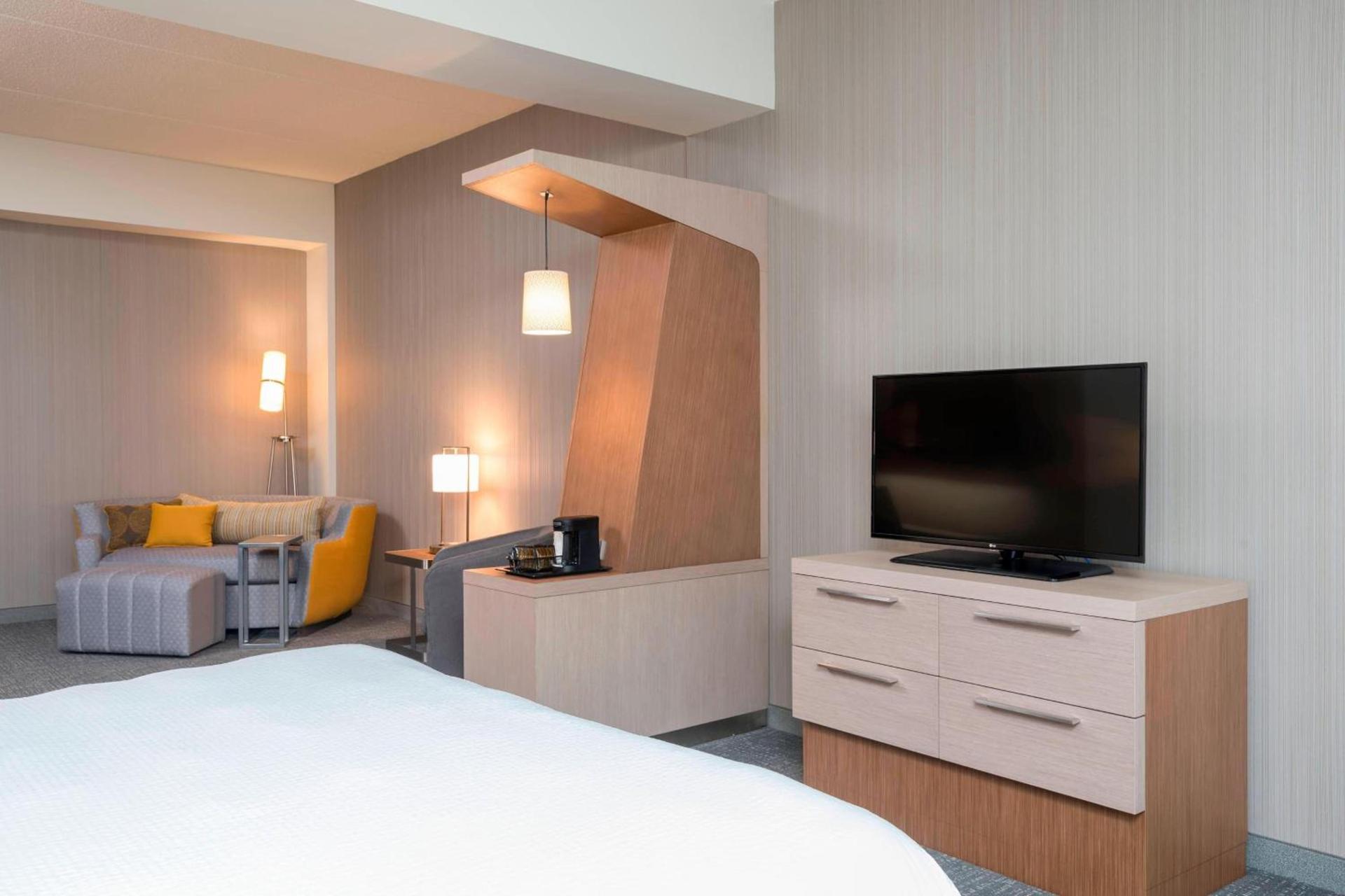 Courtyard by Marriott Mt. Pleasant at Central Michigan University photo 10