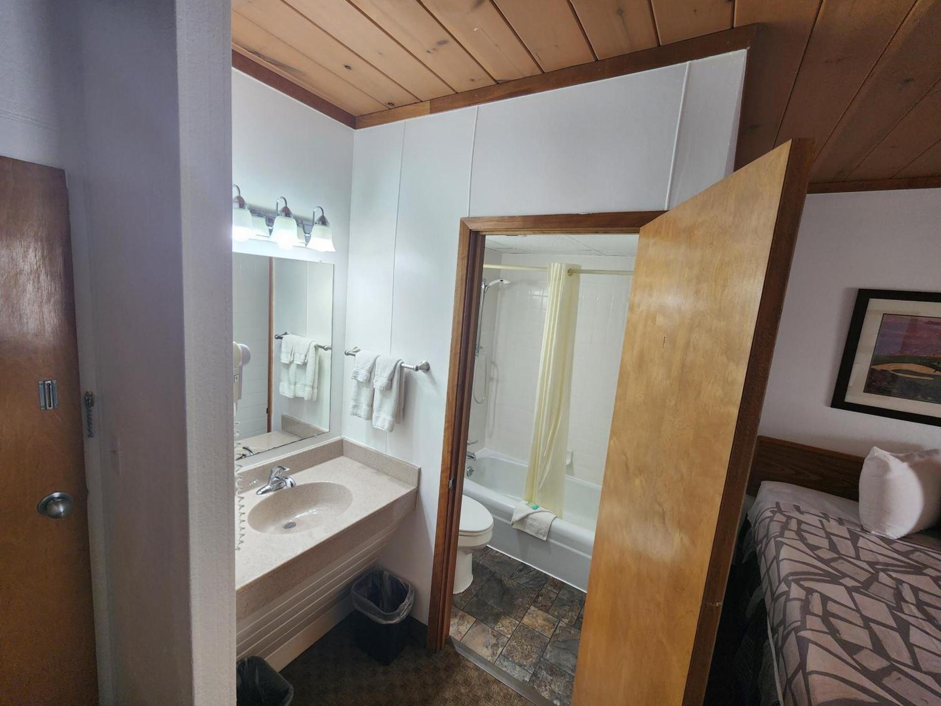 Lantern Motel photo 35