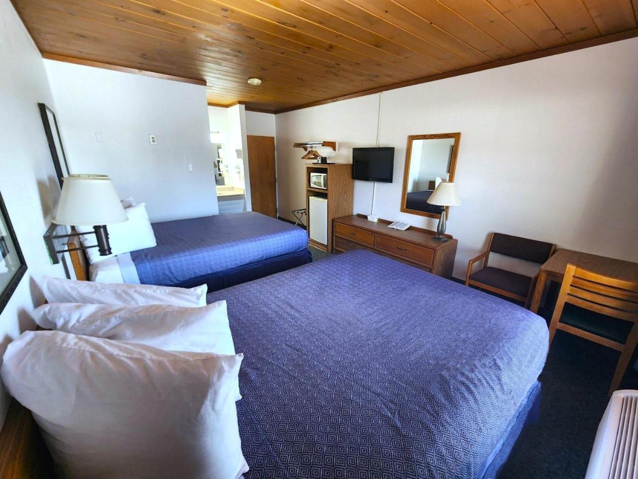 Lantern Motel photo 38