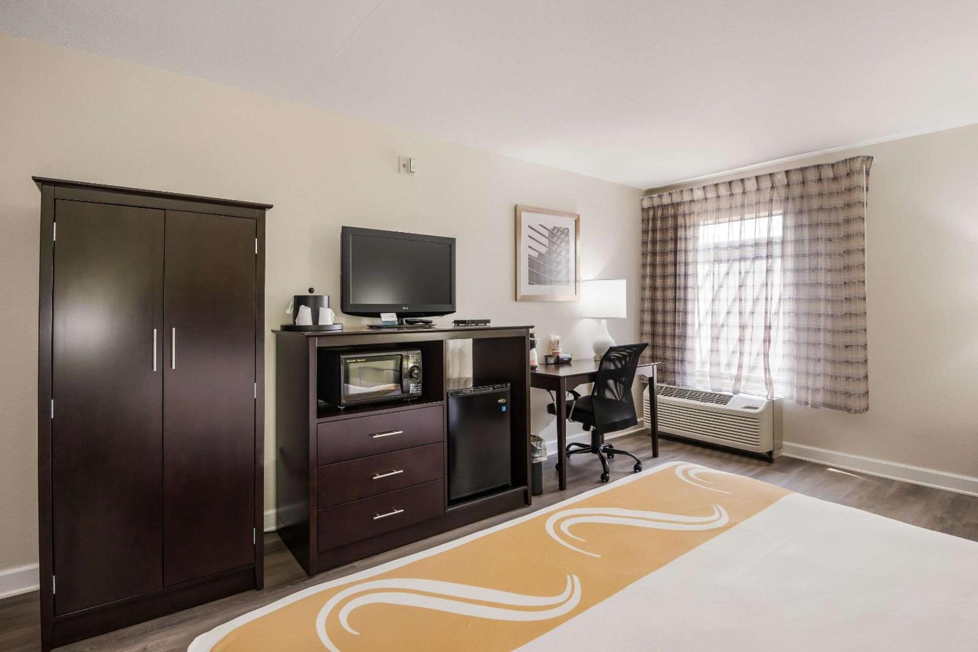Quality Inn & Suites Quincy - Downtown photo 11