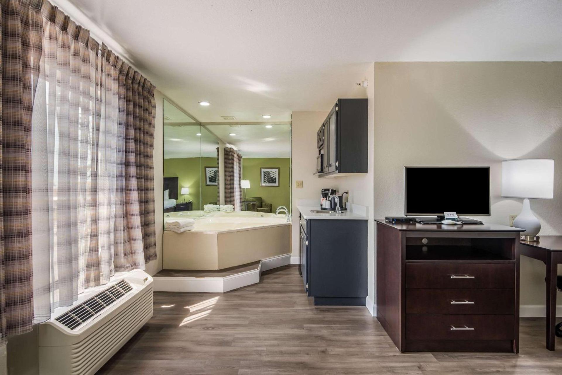 Quality Inn & Suites Quincy - Downtown photo 19