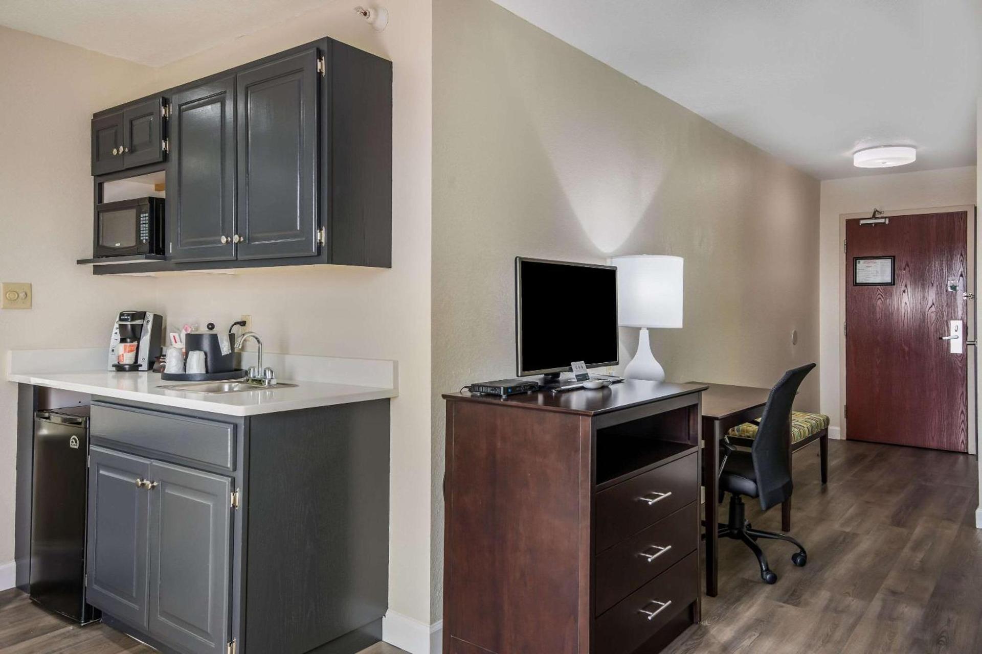 Quality Inn & Suites Quincy - Downtown photo 20