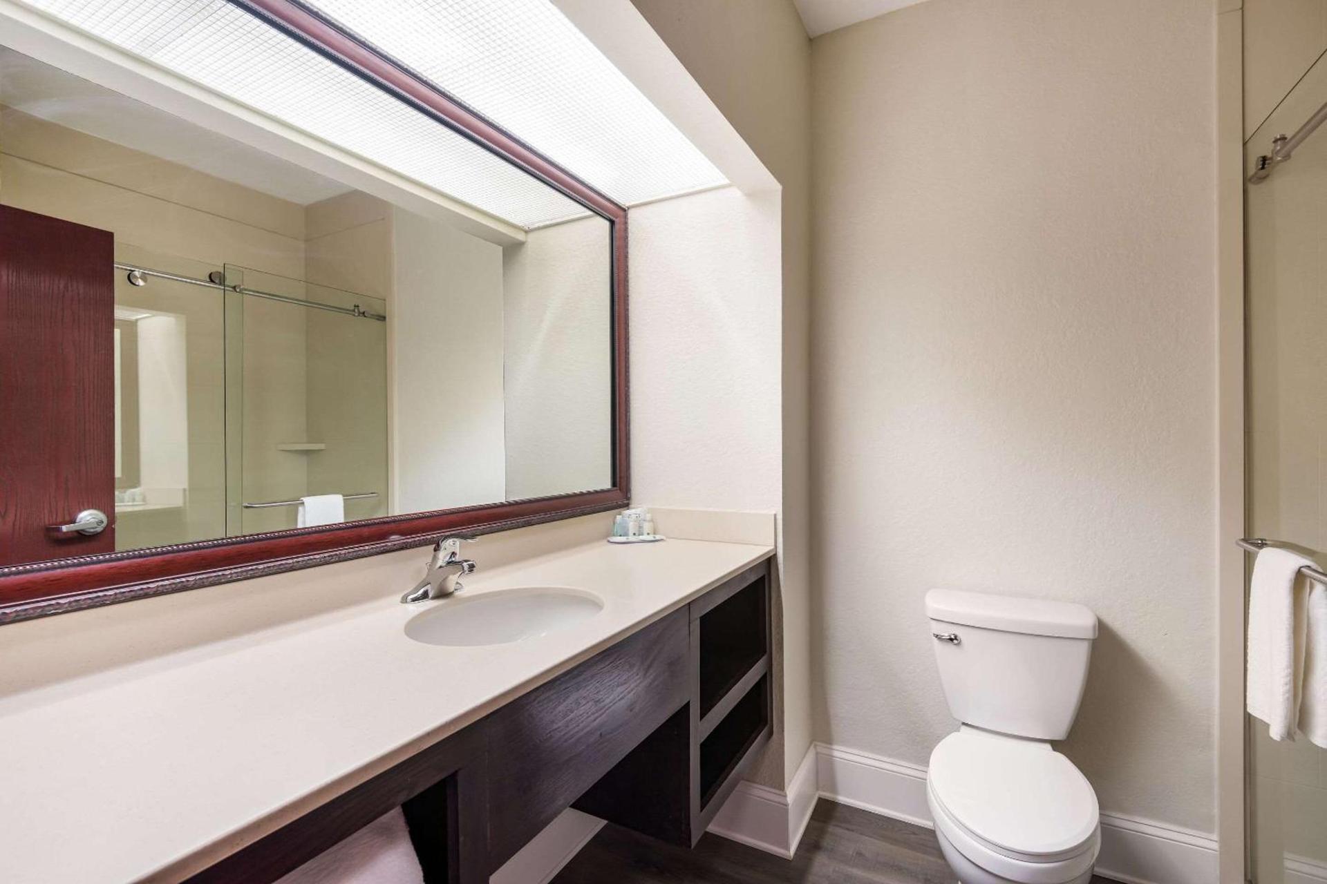 Quality Inn & Suites Quincy - Downtown photo 21