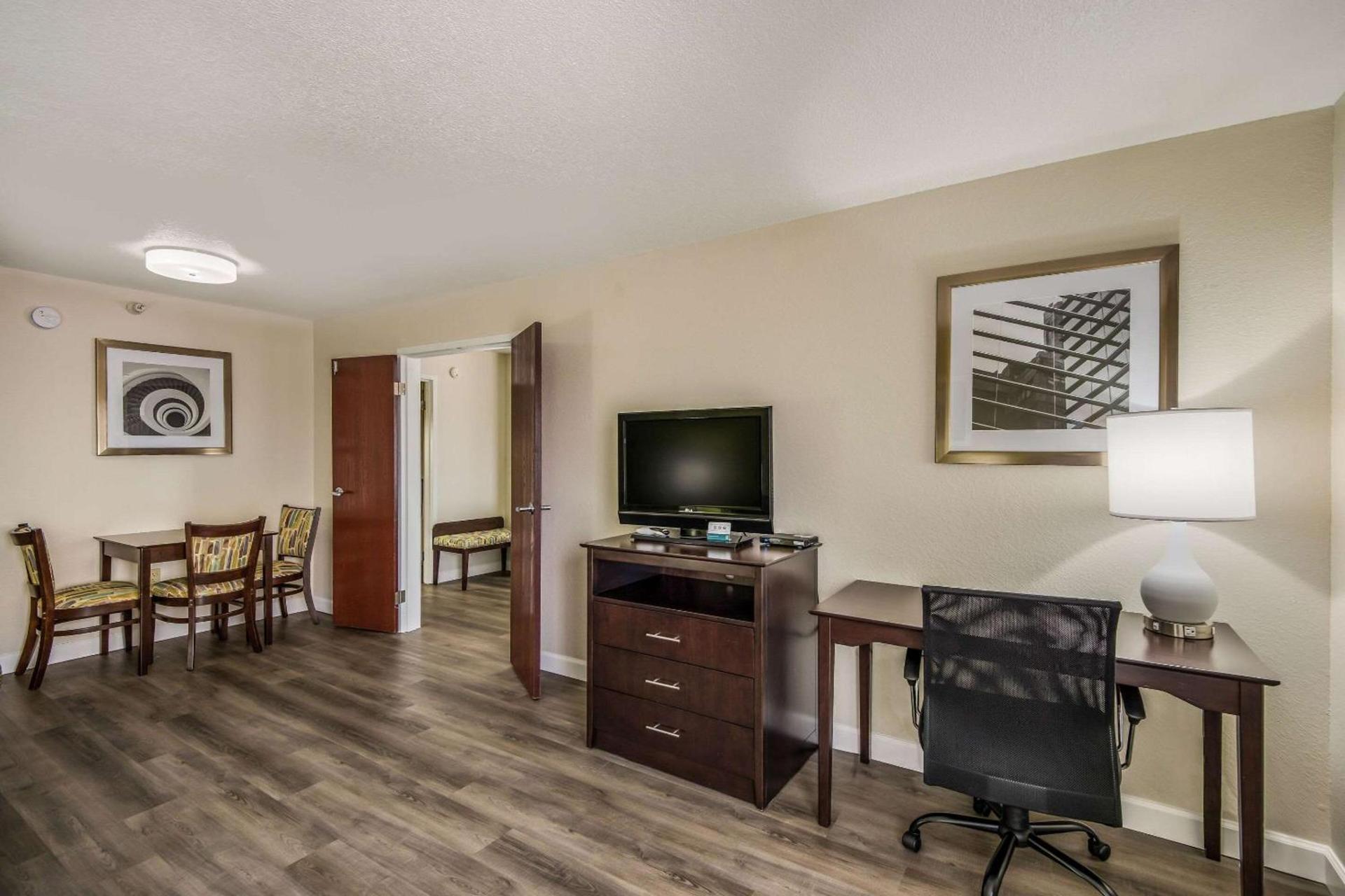 Quality Inn & Suites Quincy - Downtown photo 27
