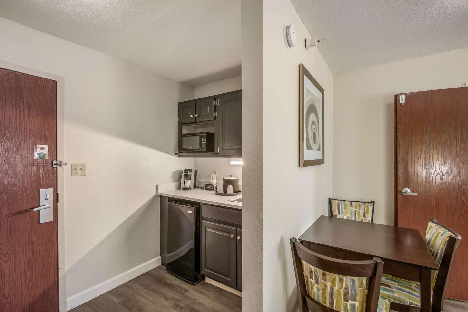 Quality Inn & Suites Quincy - Downtown photo 29