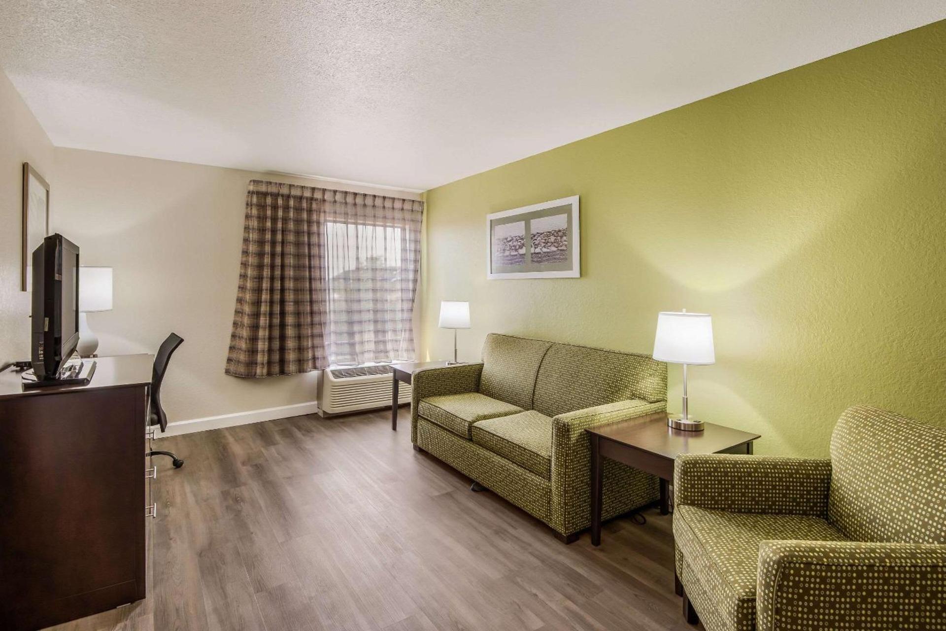 Quality Inn & Suites Quincy - Downtown photo 28