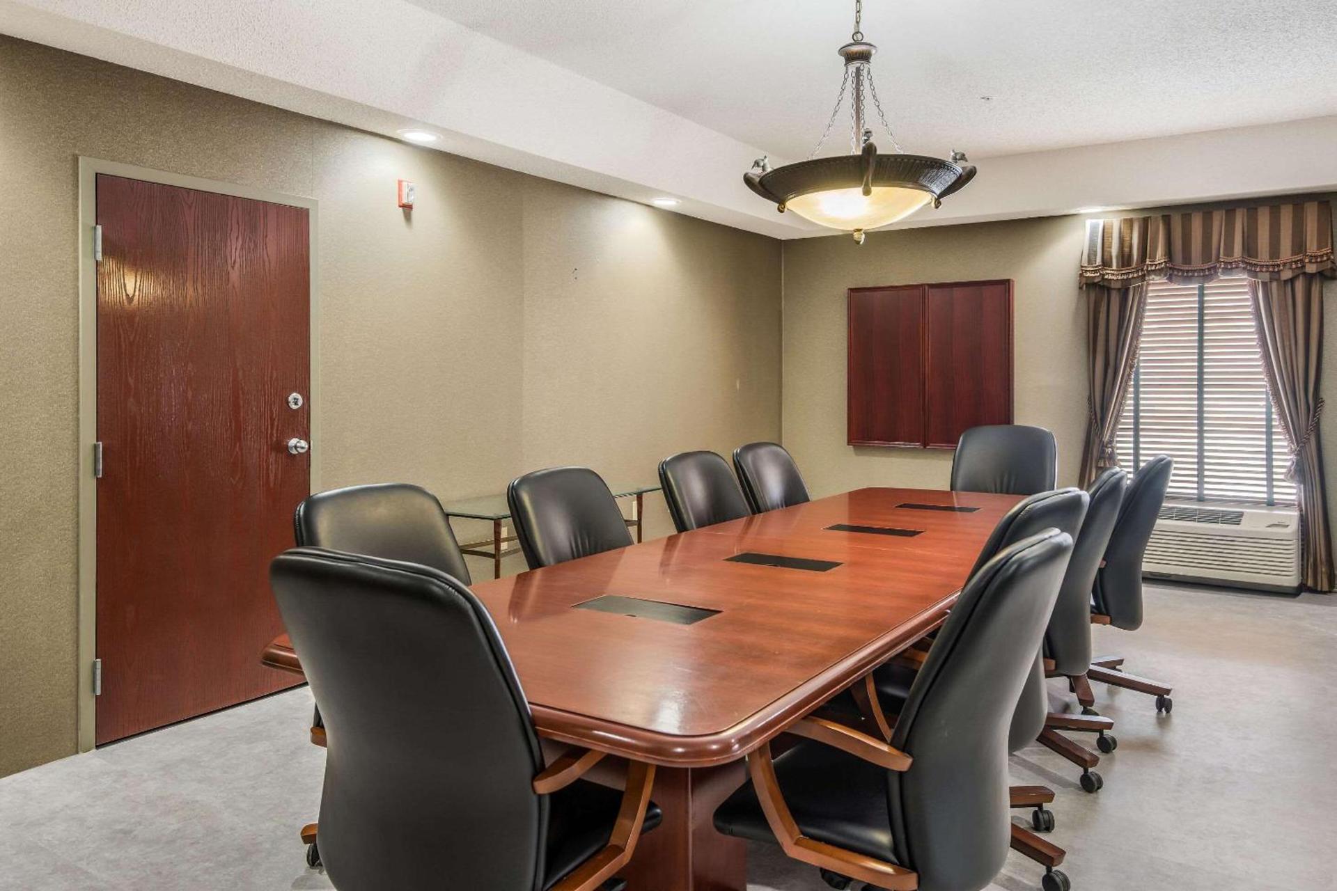 Quality Inn & Suites Quincy - Downtown photo 35