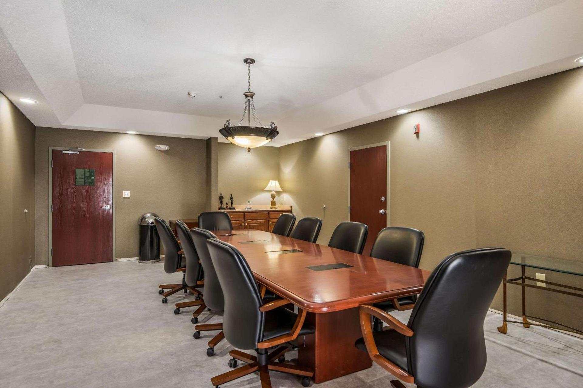 Quality Inn & Suites Quincy - Downtown photo 36