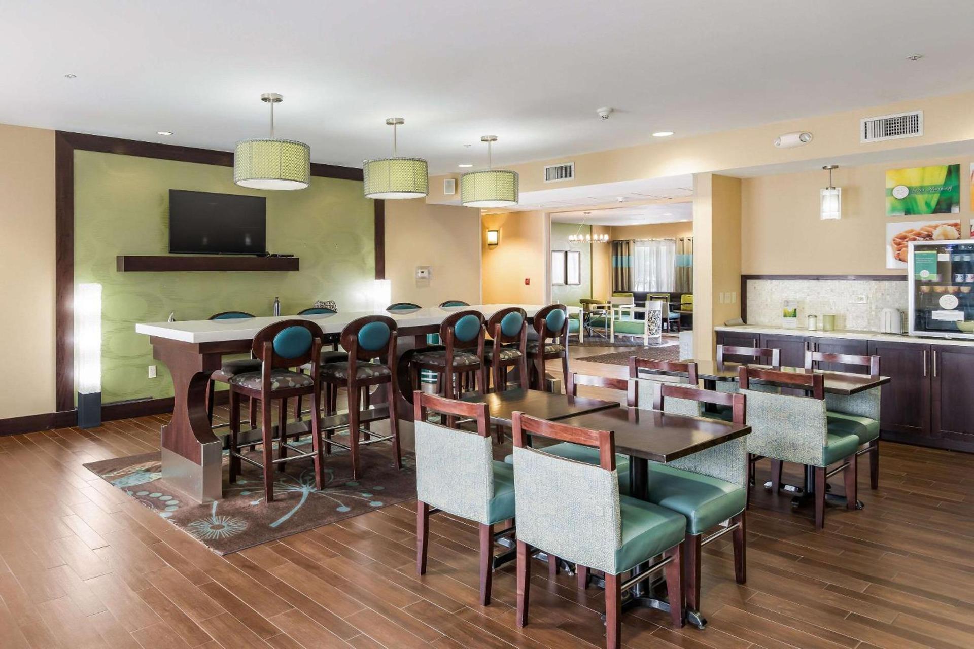 Quality Inn & Suites Quincy - Downtown photo 42