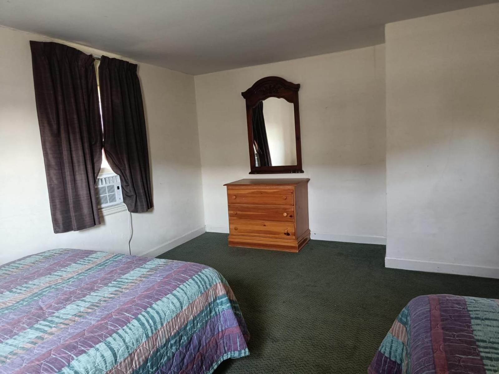 Town & Country Inn photo 14