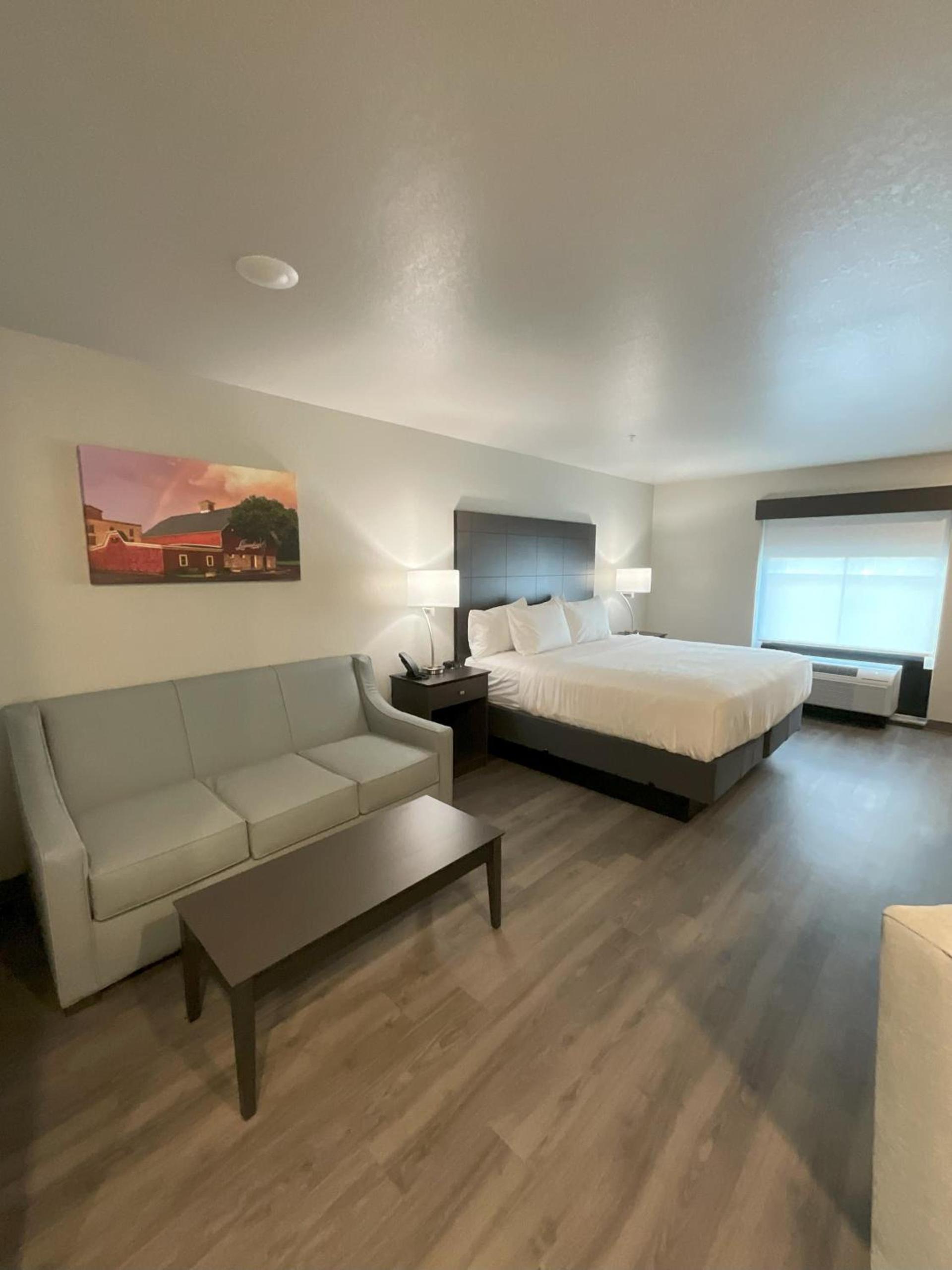 Riverstone Suites by Cobblestone Hotels - Chippewa Falls photo 4