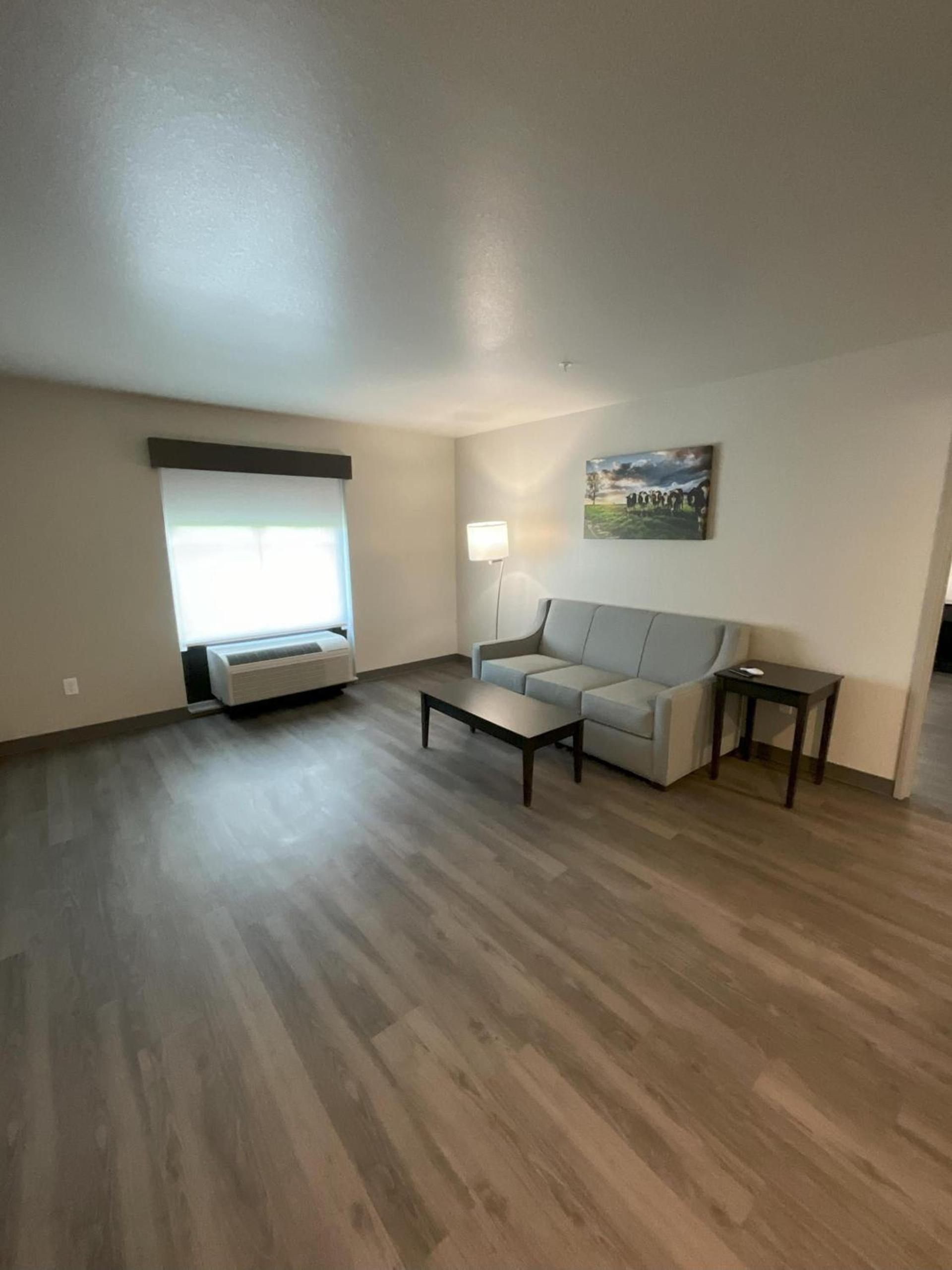 Riverstone Suites by Cobblestone Hotels - Chippewa Falls photo 14