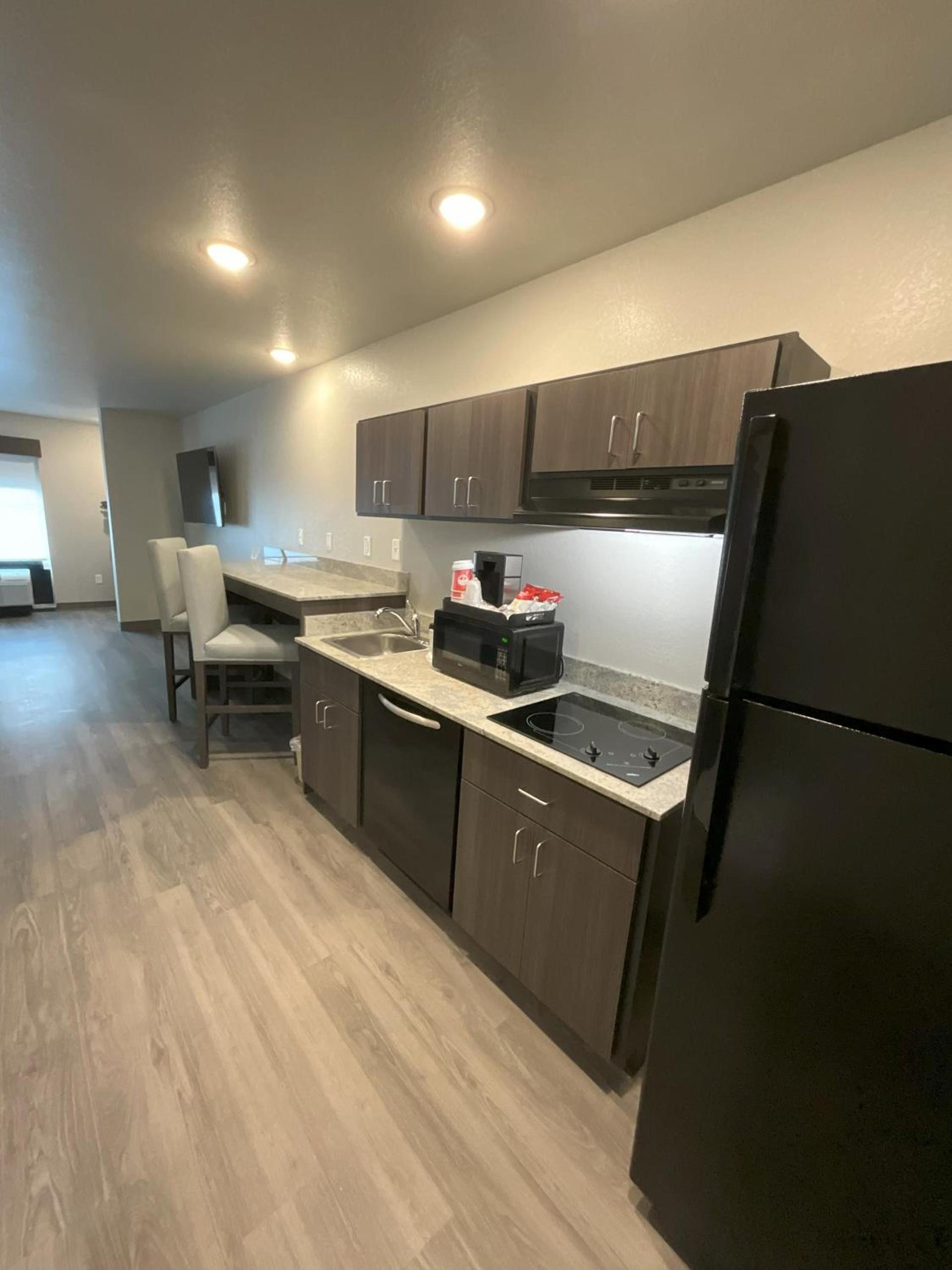 Riverstone Suites by Cobblestone Hotels - Chippewa Falls photo 15