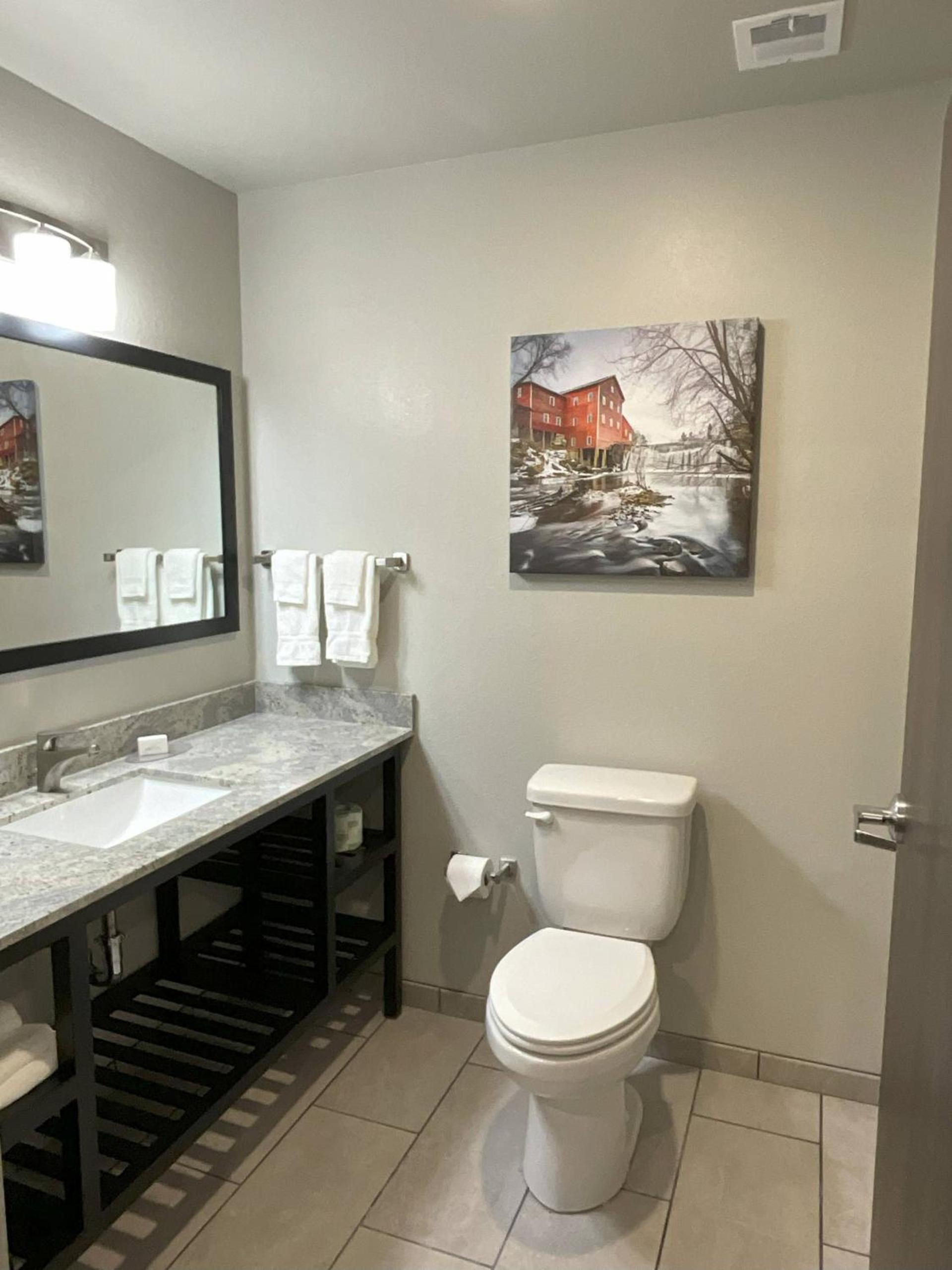 Riverstone Suites by Cobblestone Hotels - Chippewa Falls photo 22