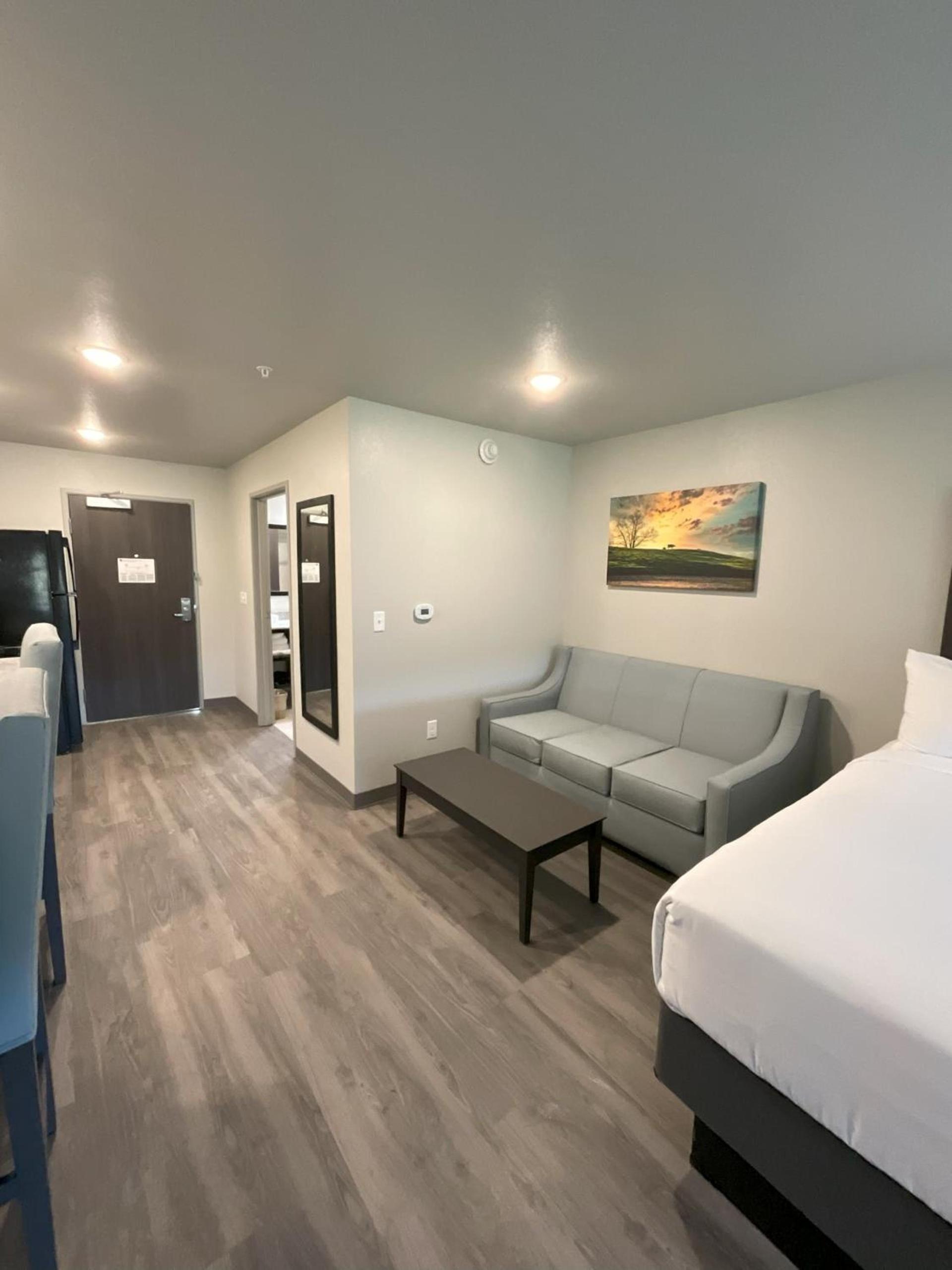 Riverstone Suites by Cobblestone Hotels - Chippewa Falls photo 20