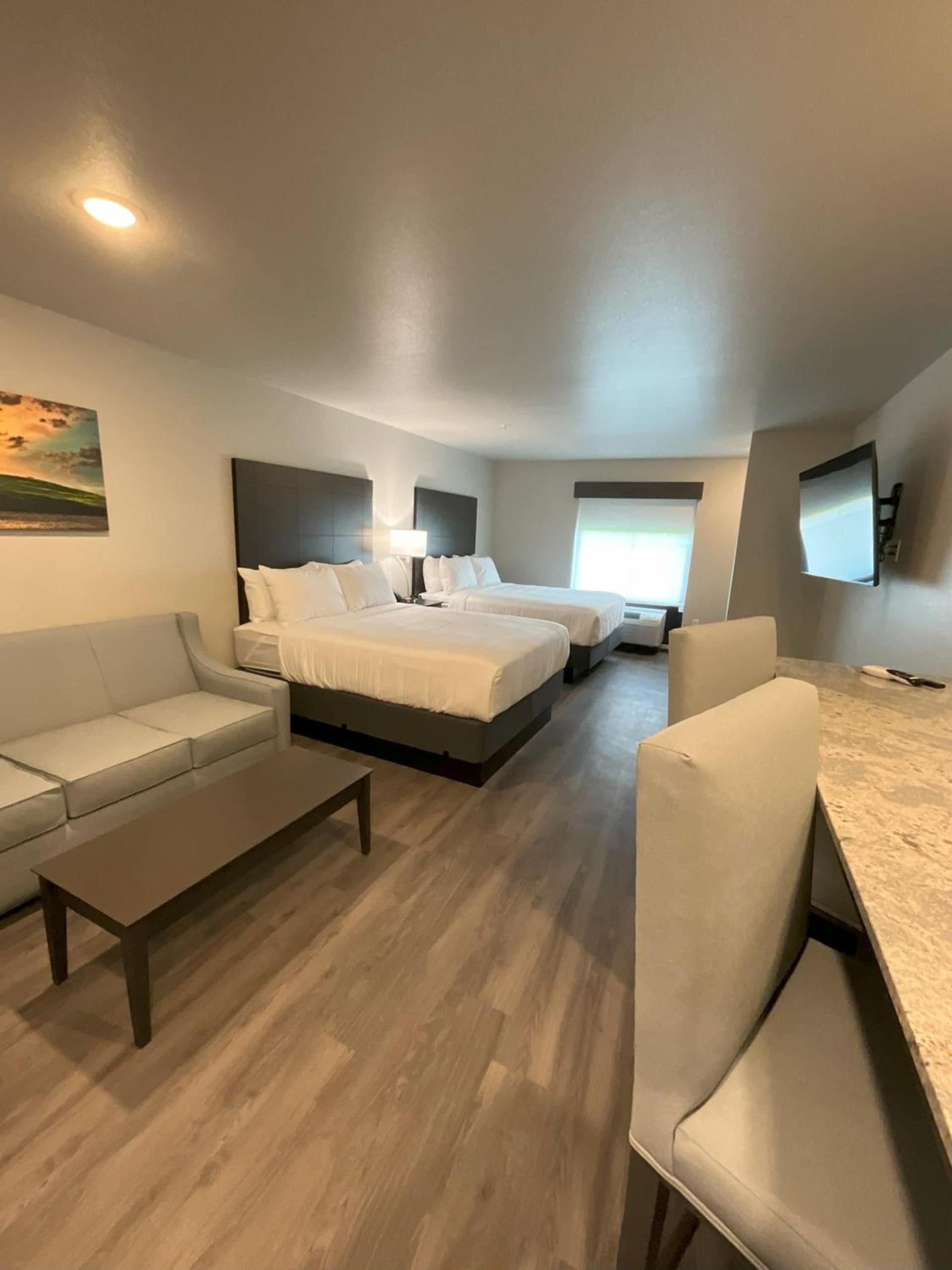 Riverstone Suites by Cobblestone Hotels - Chippewa Falls photo 24