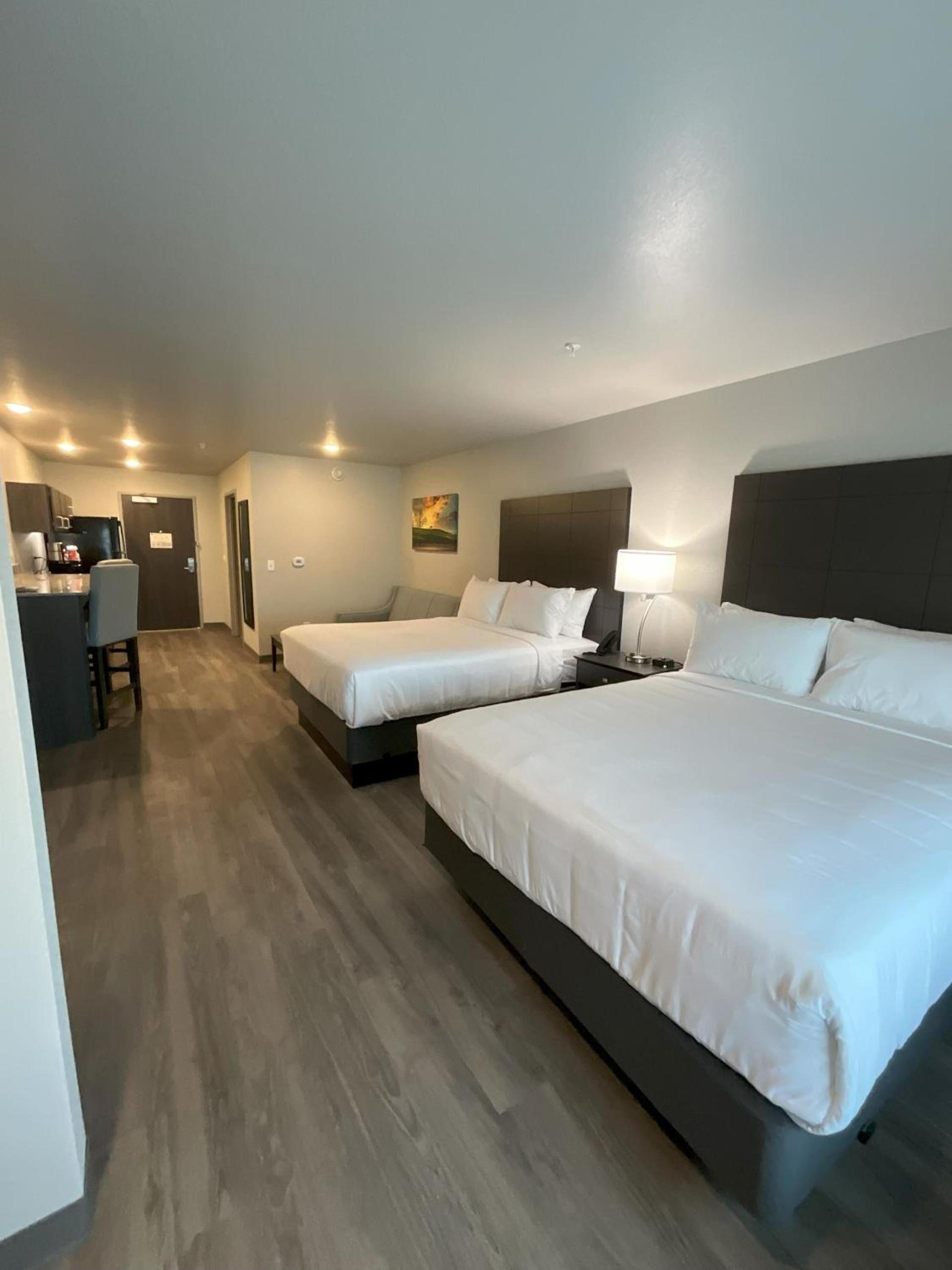 Riverstone Suites by Cobblestone Hotels - Chippewa Falls photo 5