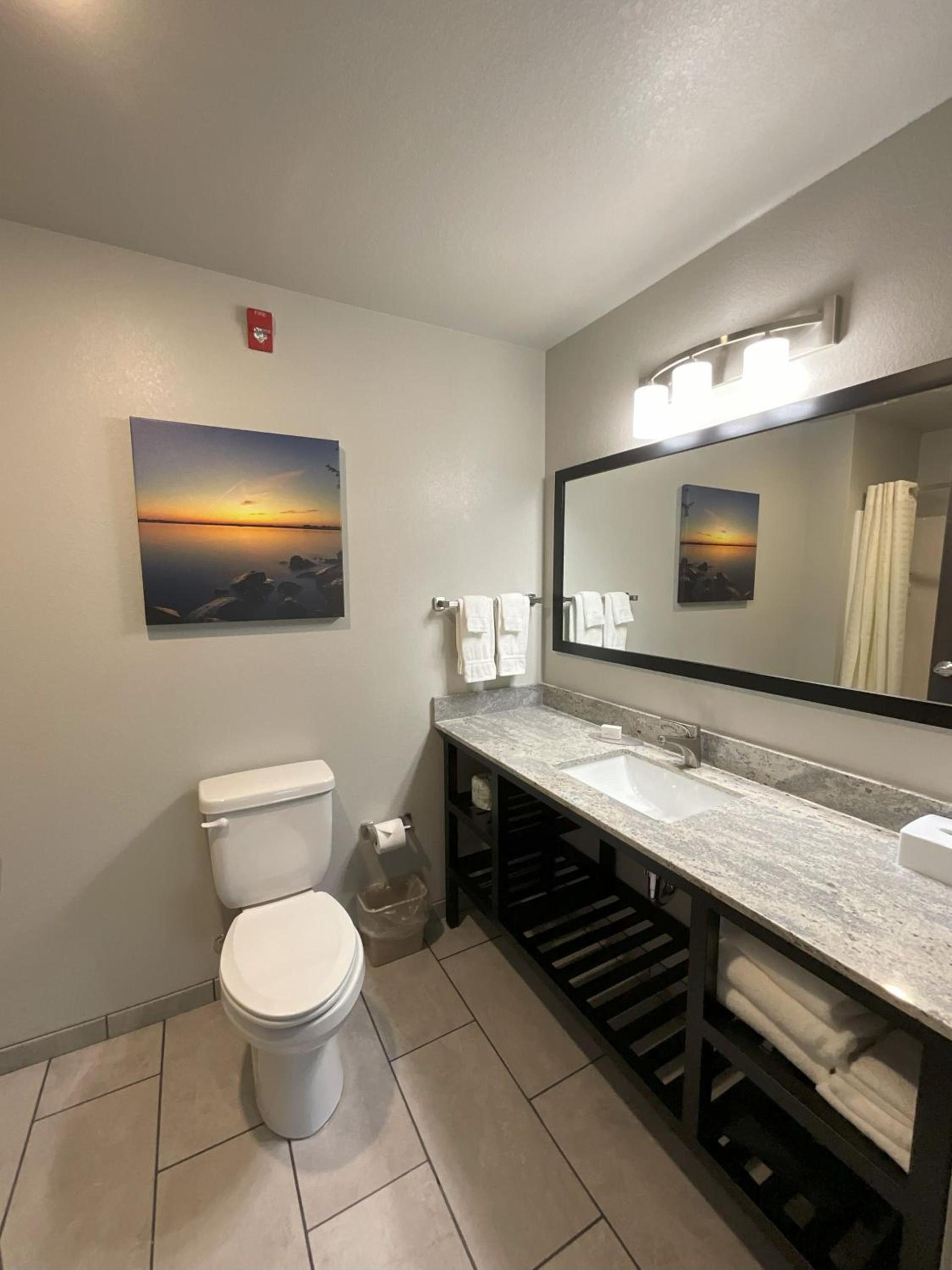 Riverstone Suites by Cobblestone Hotels - Chippewa Falls photo 18