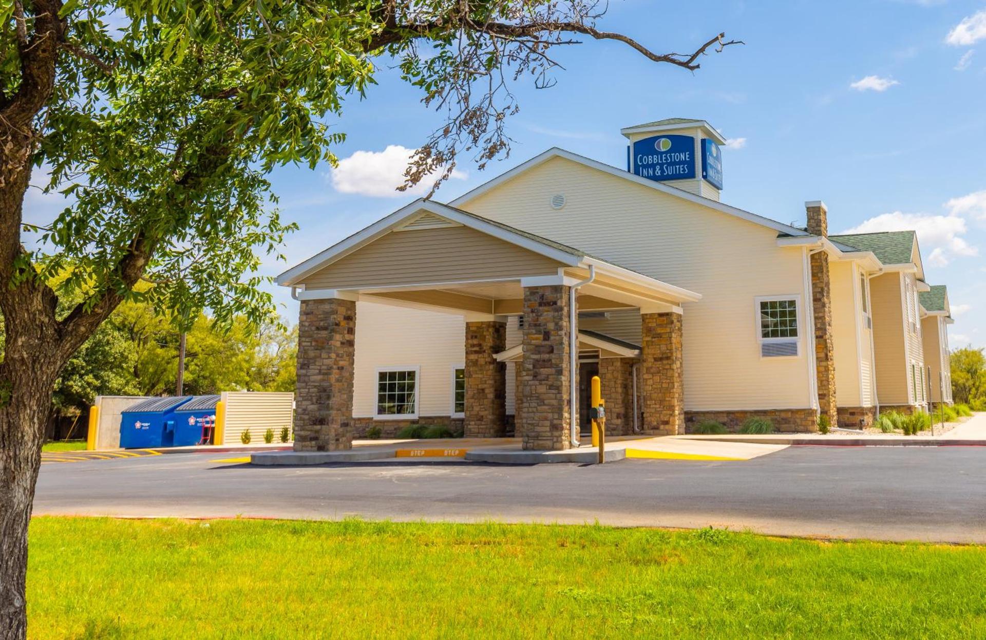 Cobblestone Inn & Suites - Winters photo 6