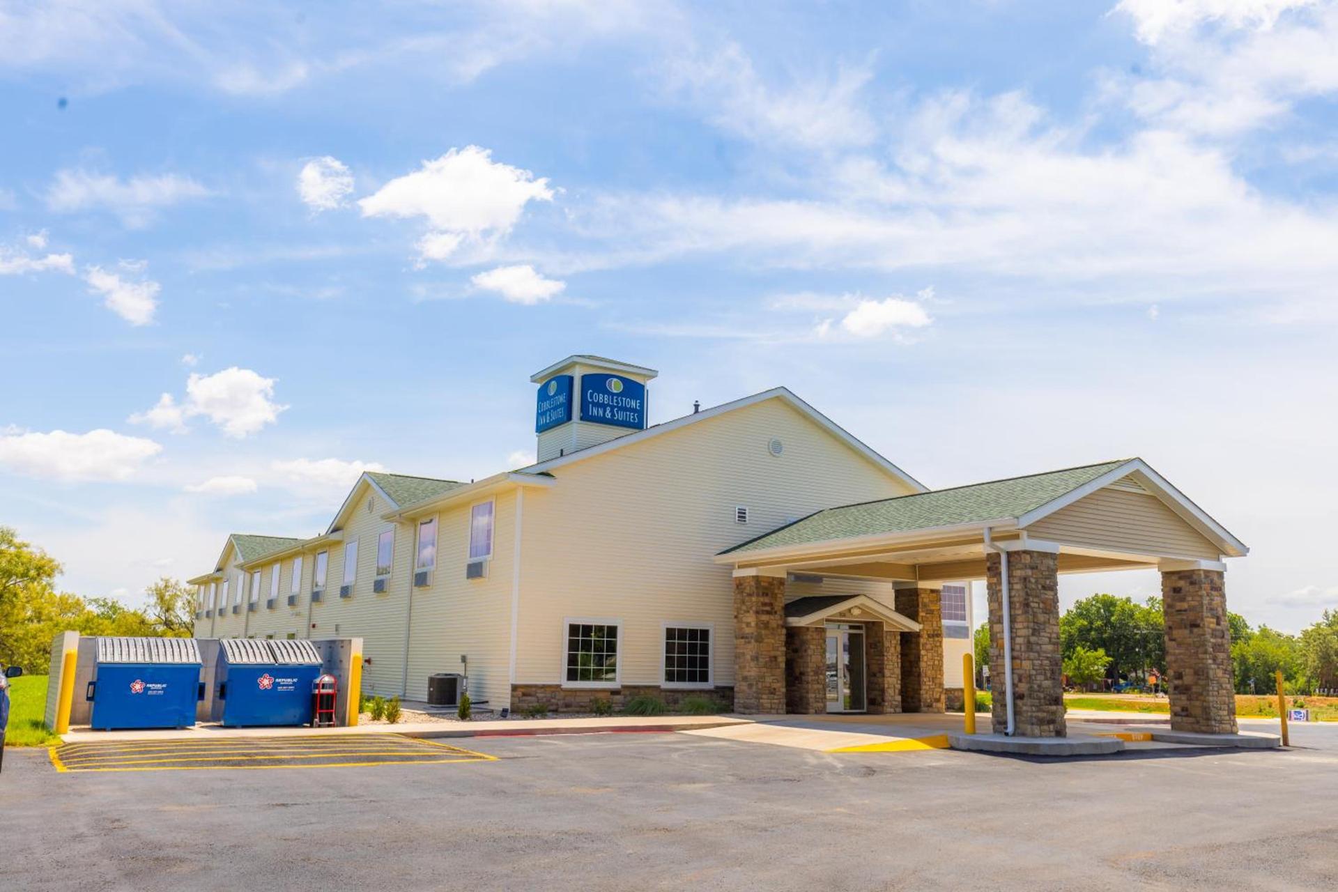 Cobblestone Inn & Suites - Winters photo 9