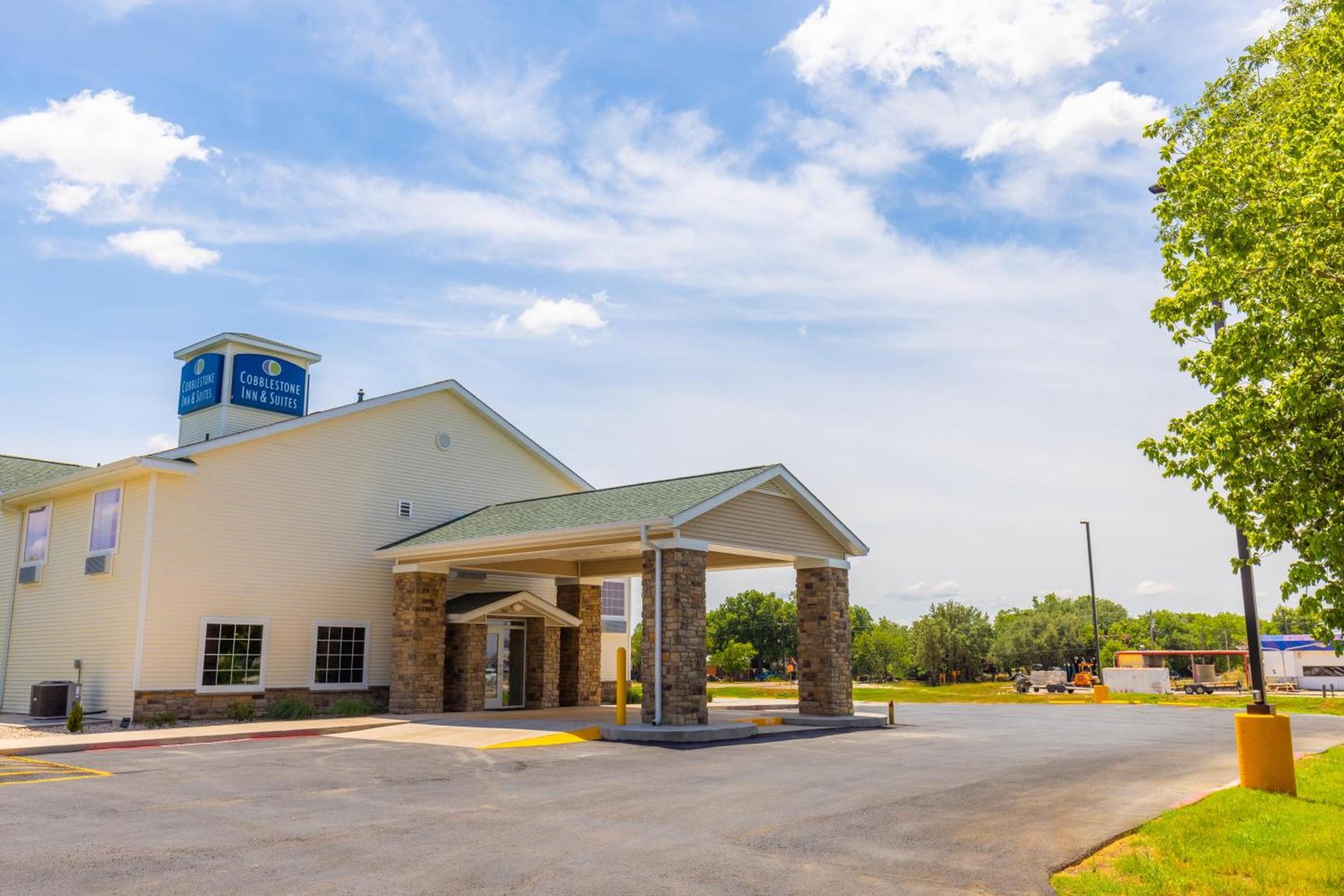 Cobblestone Inn & Suites - Winters photo 7
