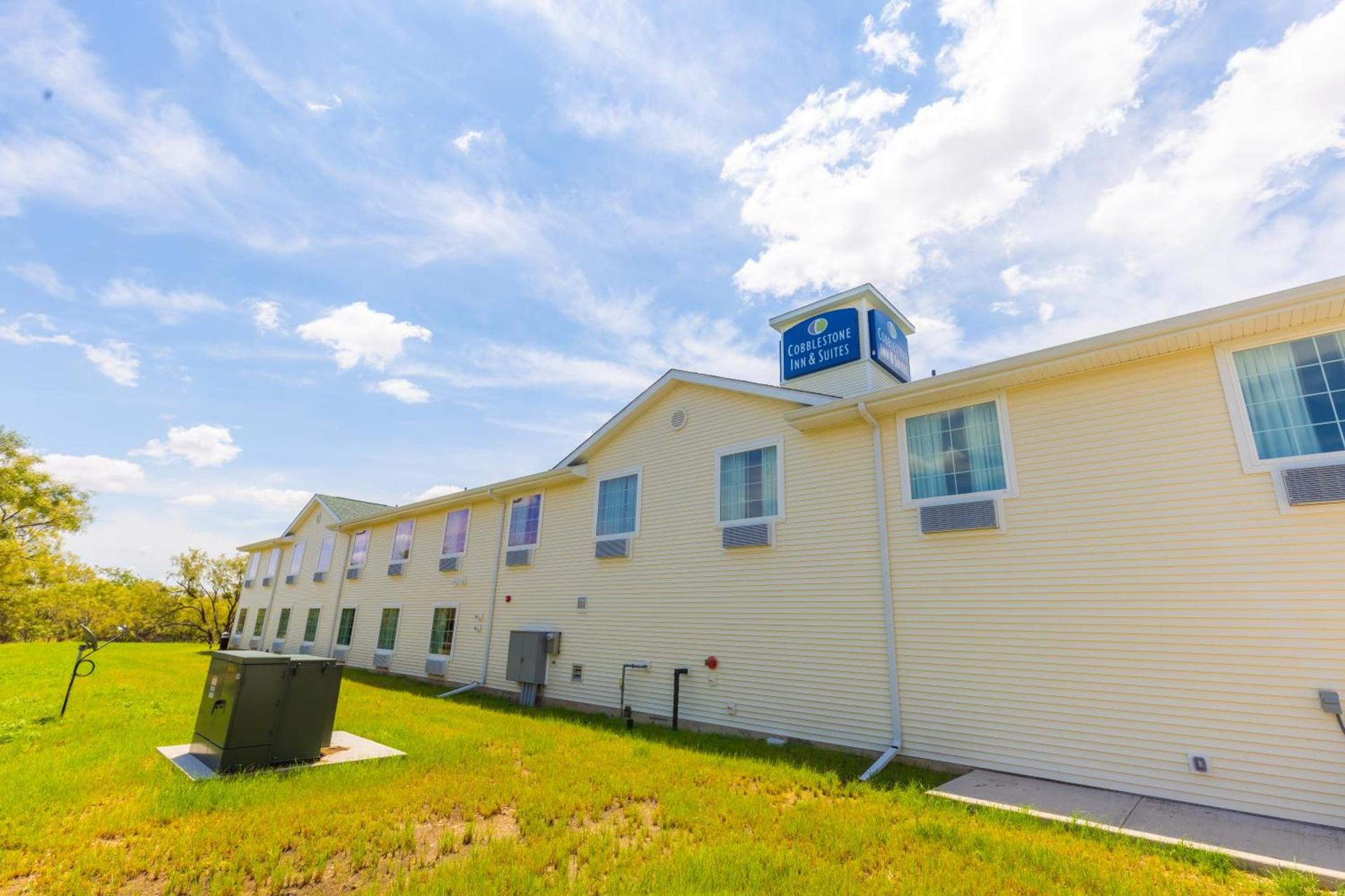 Cobblestone Inn & Suites - Winters photo 10
