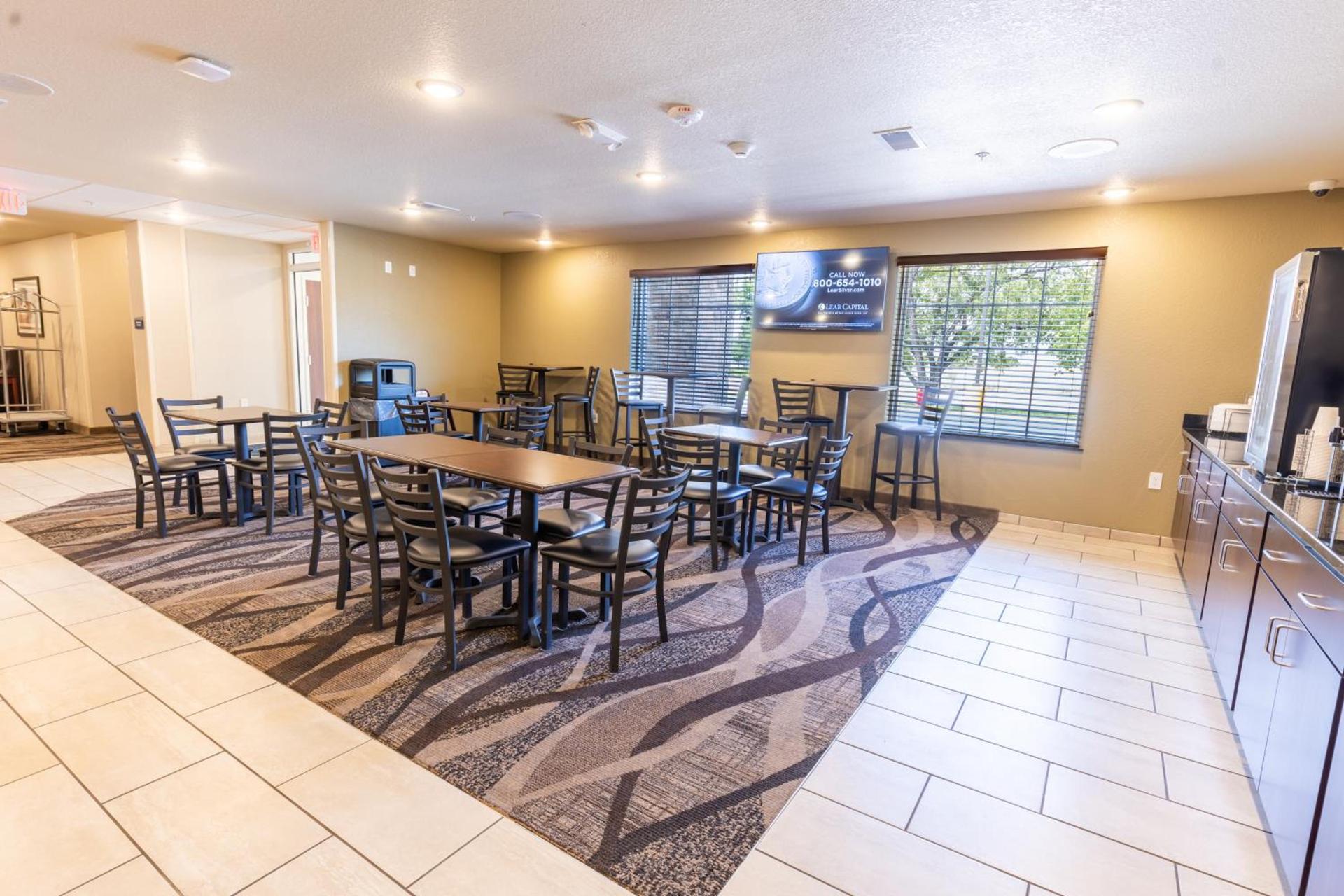 Cobblestone Inn & Suites - Winters photo 22