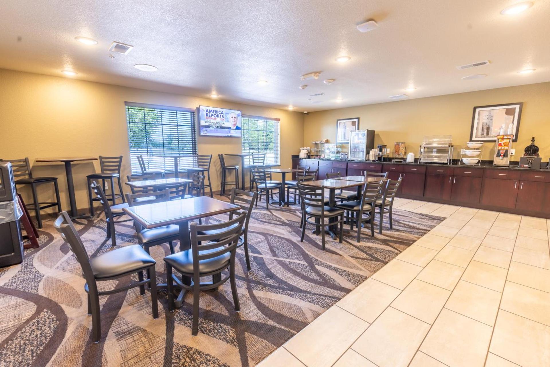 Cobblestone Inn & Suites - Winters photo 21