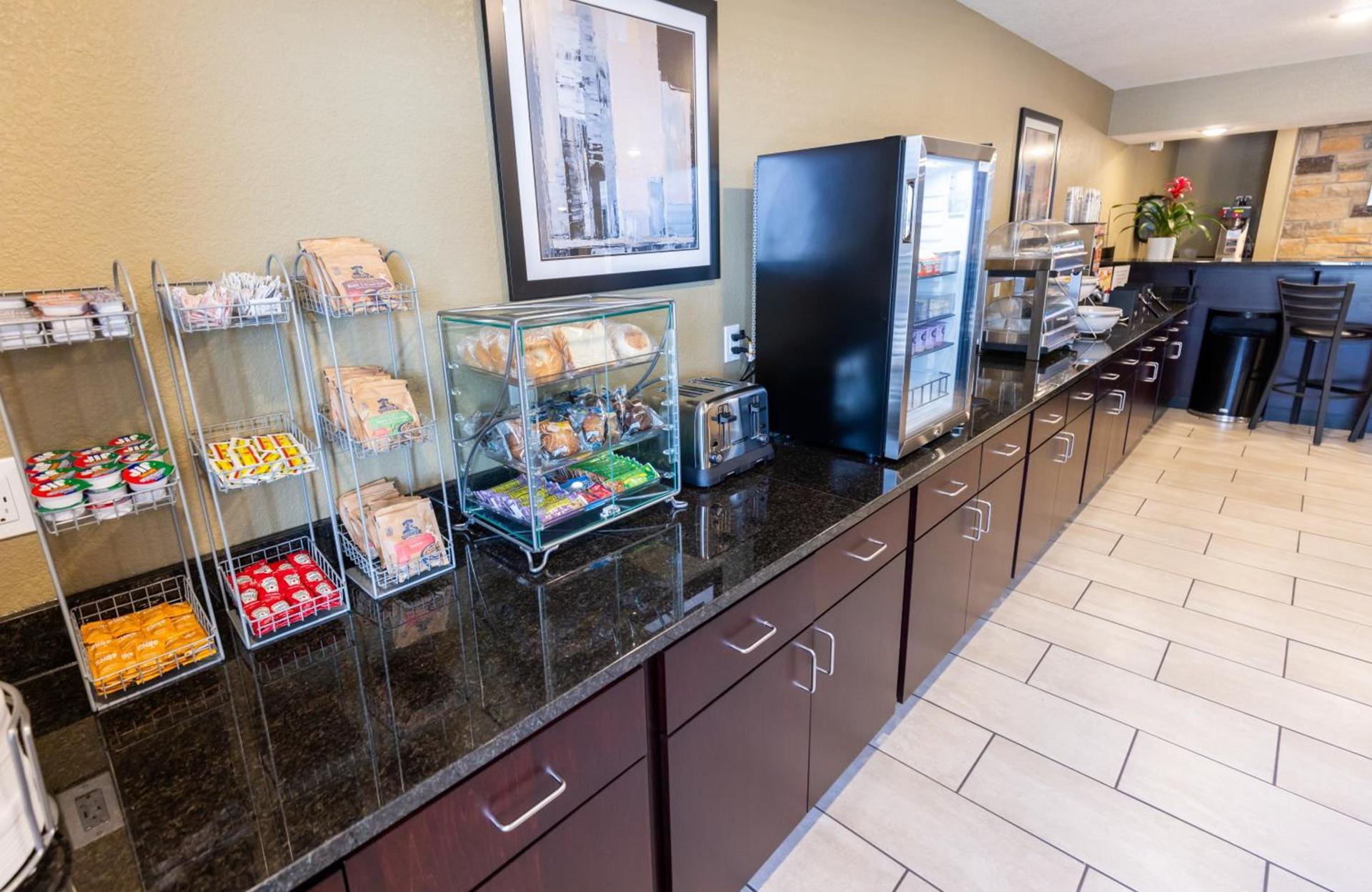 Cobblestone Inn & Suites - Winters photo 24