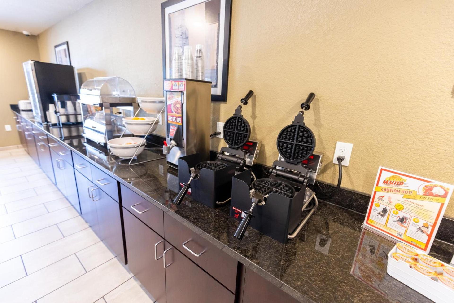 Cobblestone Inn & Suites - Winters photo 23