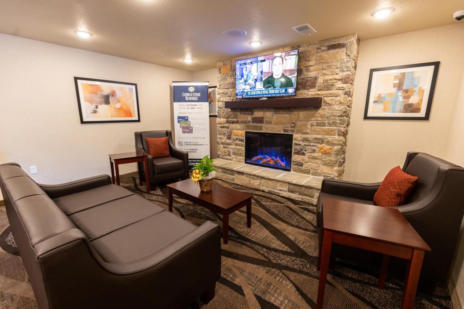 Cobblestone Inn & Suites - Winters photo 35