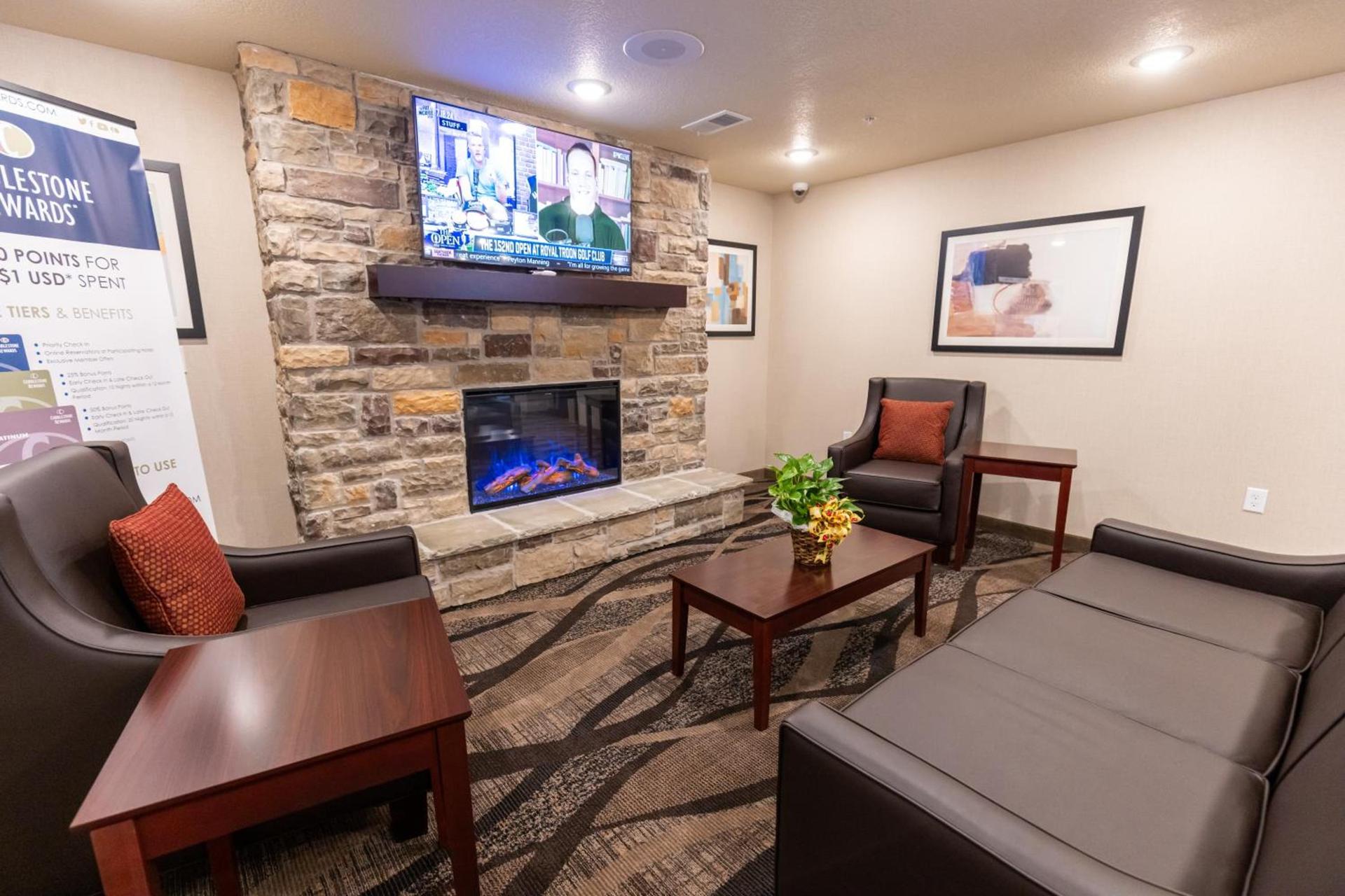 Cobblestone Inn & Suites - Winters photo 36