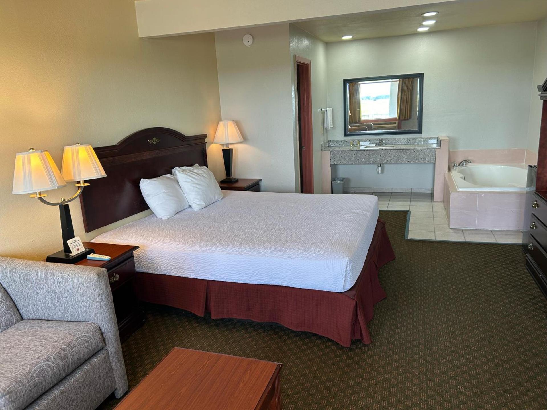 Howards Inn Motel photo 14