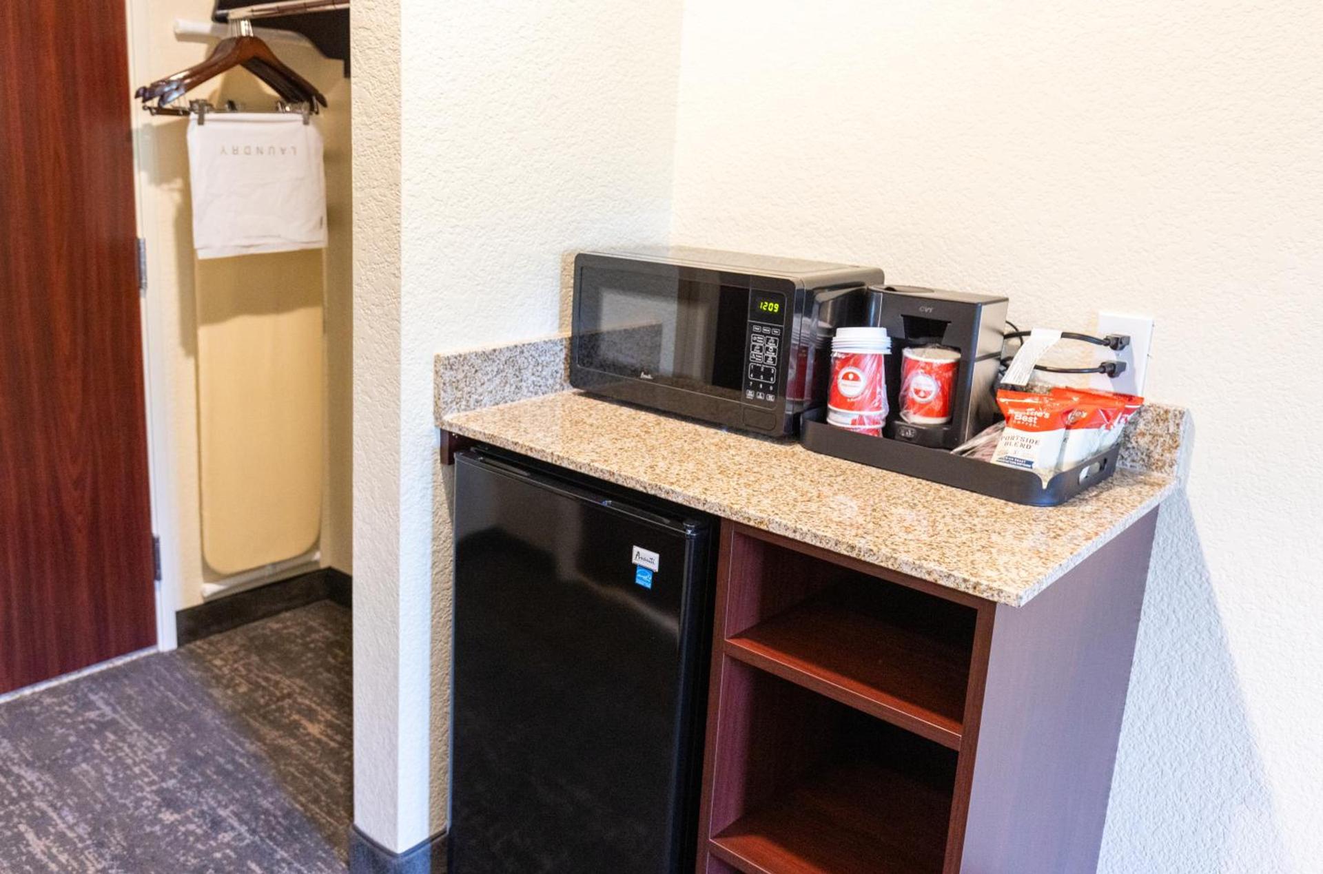 Cobblestone Inn & Suites - Winters photo 74