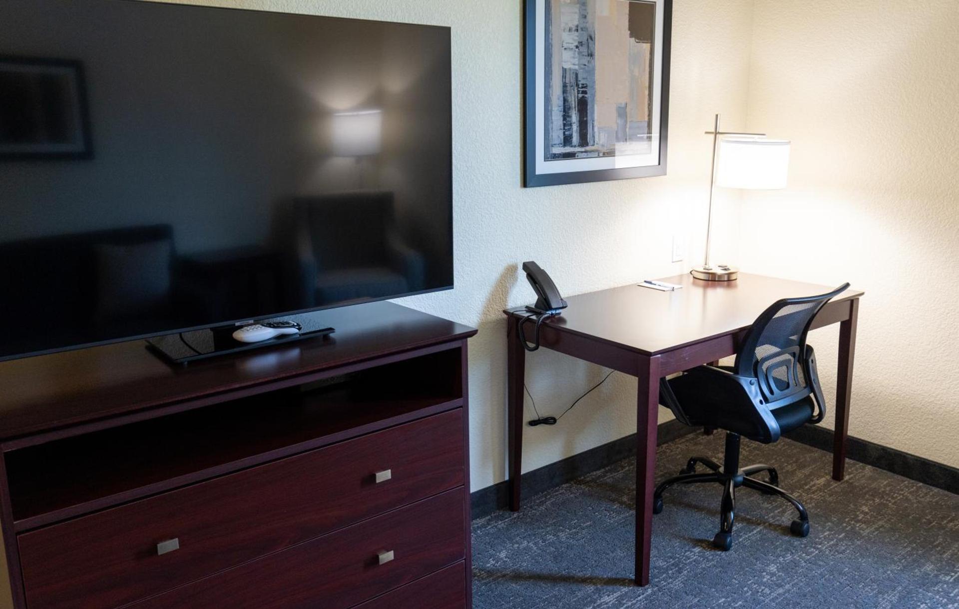 Cobblestone Inn & Suites - Winters photo 82